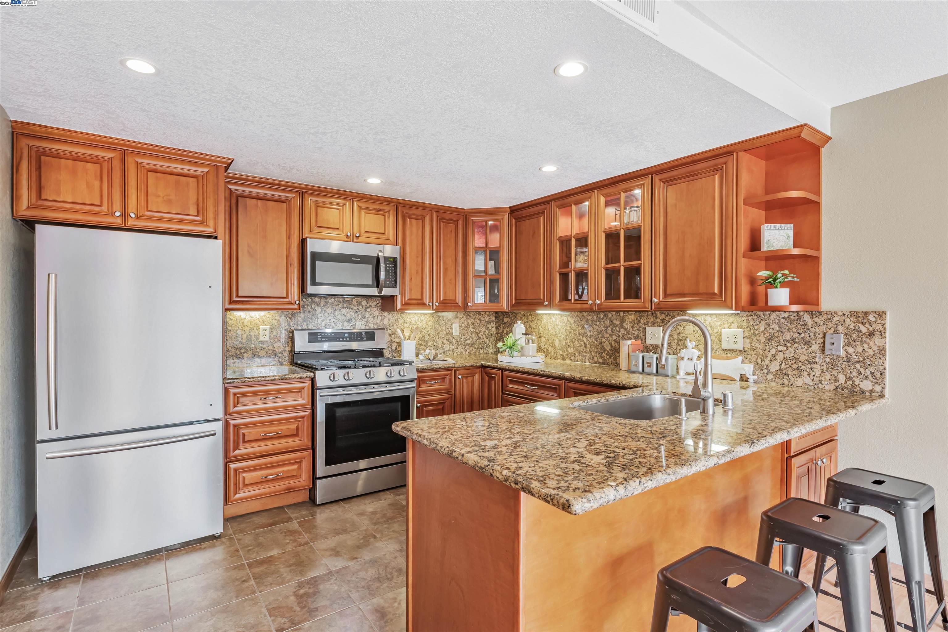 Detail Gallery Image 3 of 32 For 14935 Fjord St, San Leandro,  CA 94578 - 4 Beds | 2/1 Baths