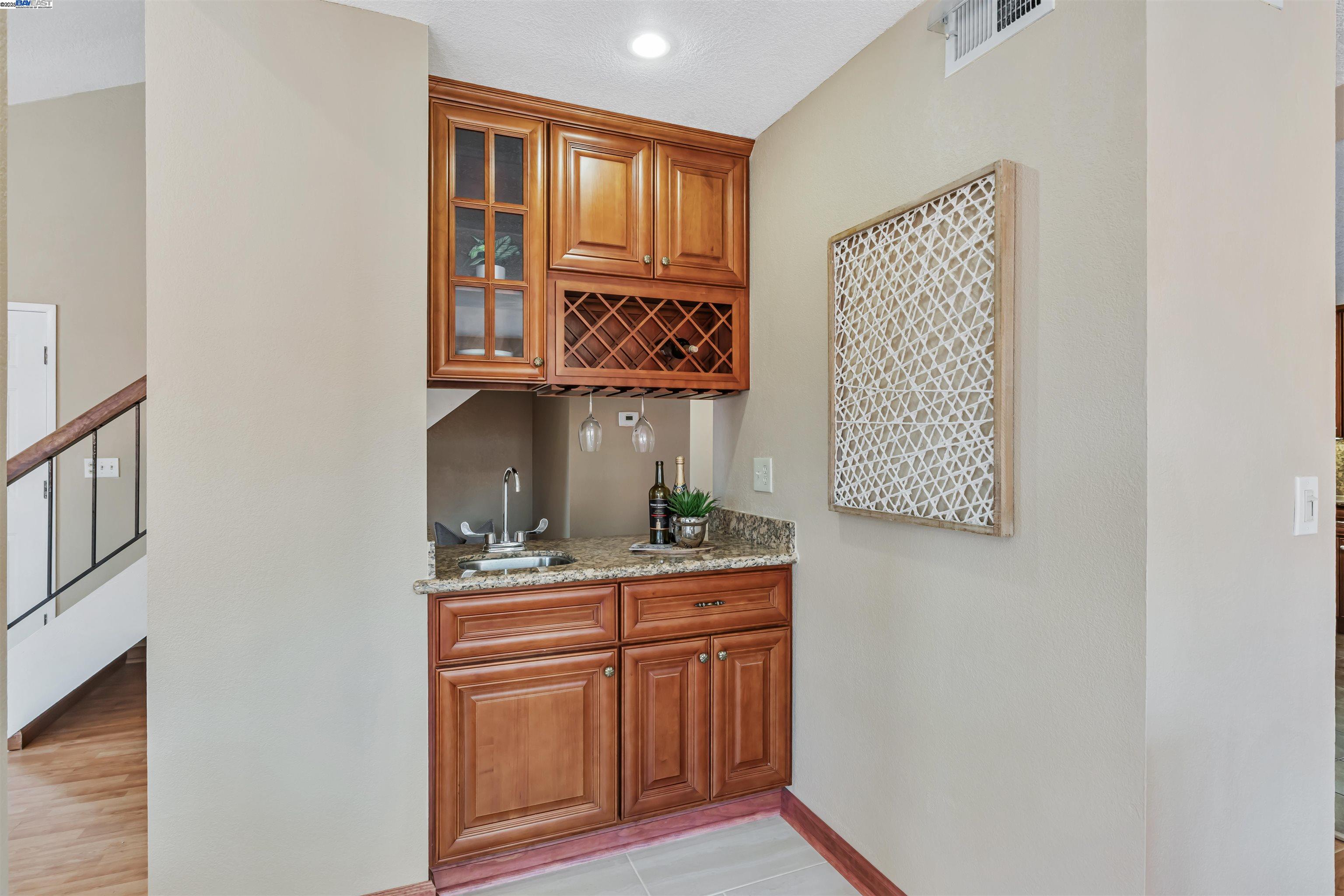 Detail Gallery Image 4 of 32 For 14935 Fjord St, San Leandro,  CA 94578 - 4 Beds | 2/1 Baths