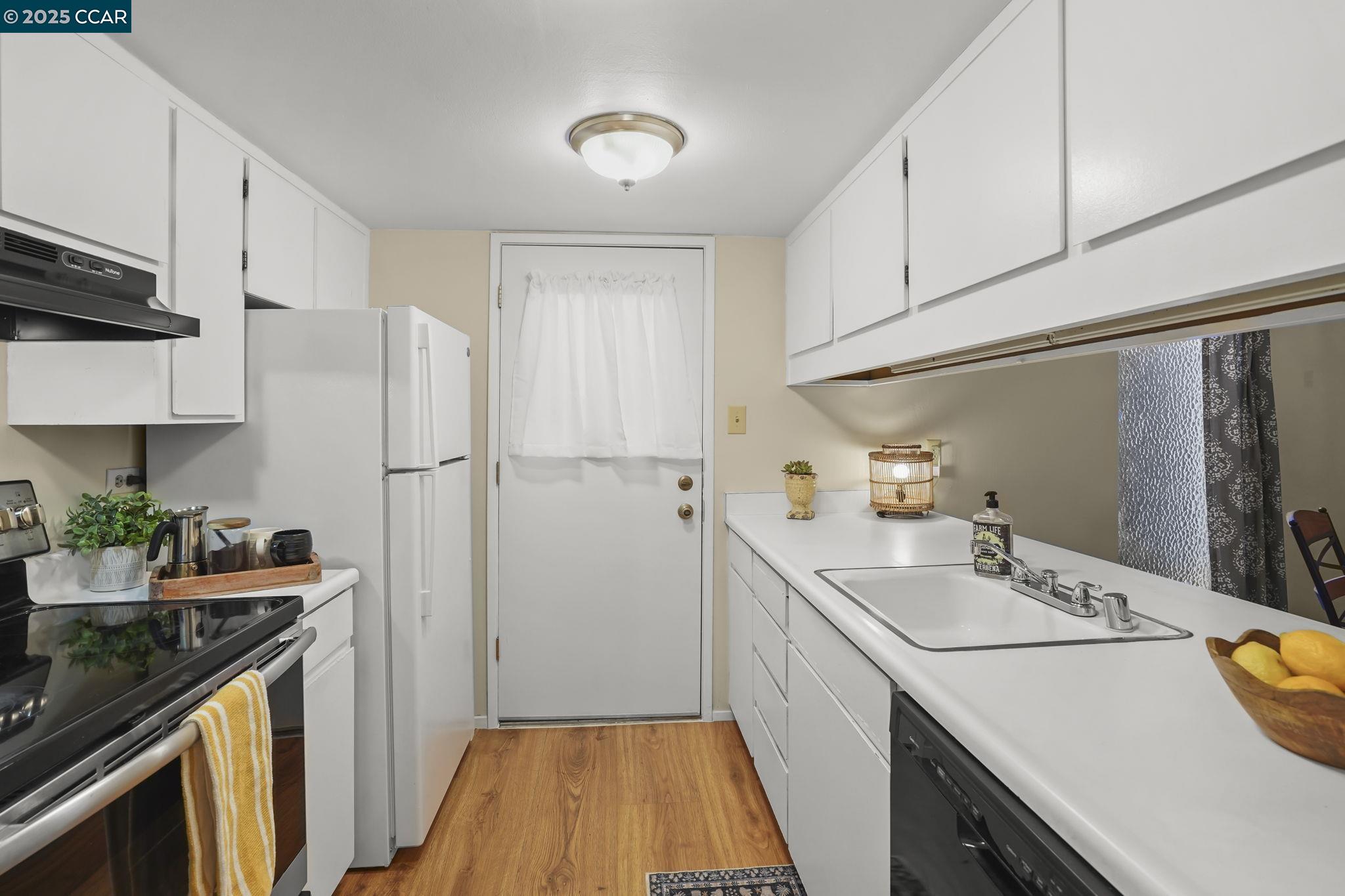 Photo #9: 41101482 Listing: Photo #9