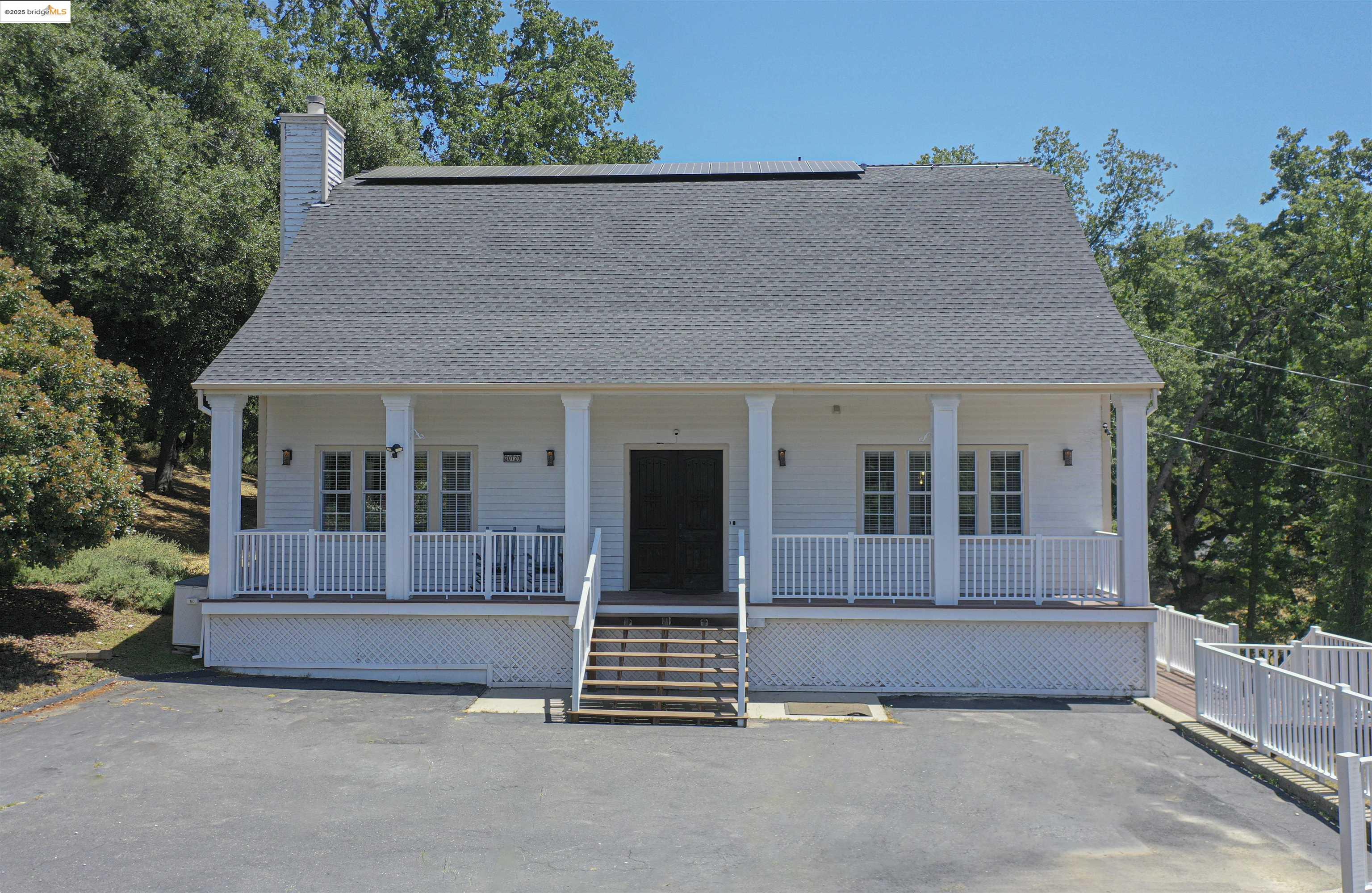 Groveland (A gateway to Yosemite)