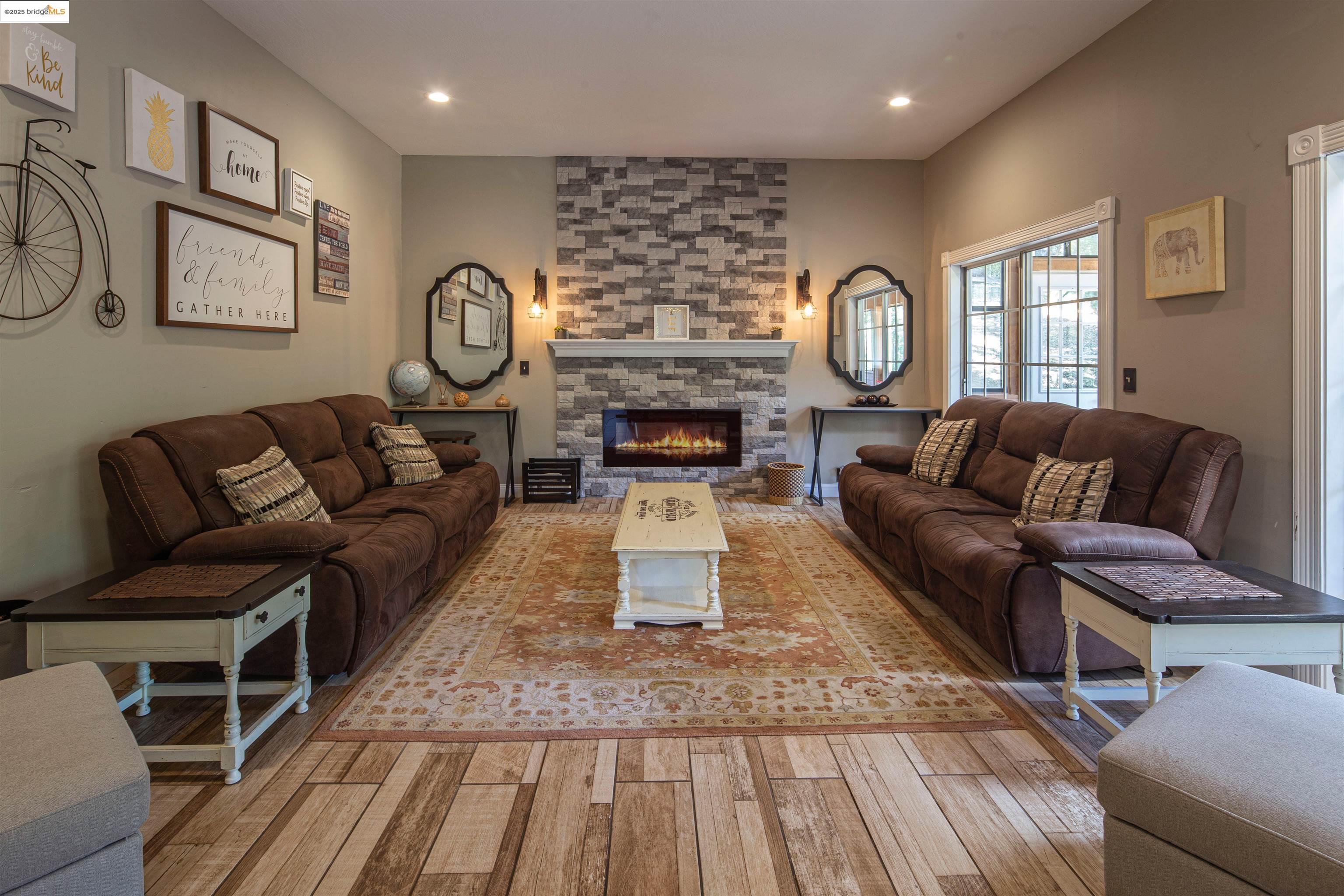 Detail Gallery Image 18 of 60 For 20720 Longview St, Groveland,  CA 95321 - 4 Beds | 3/1 Baths