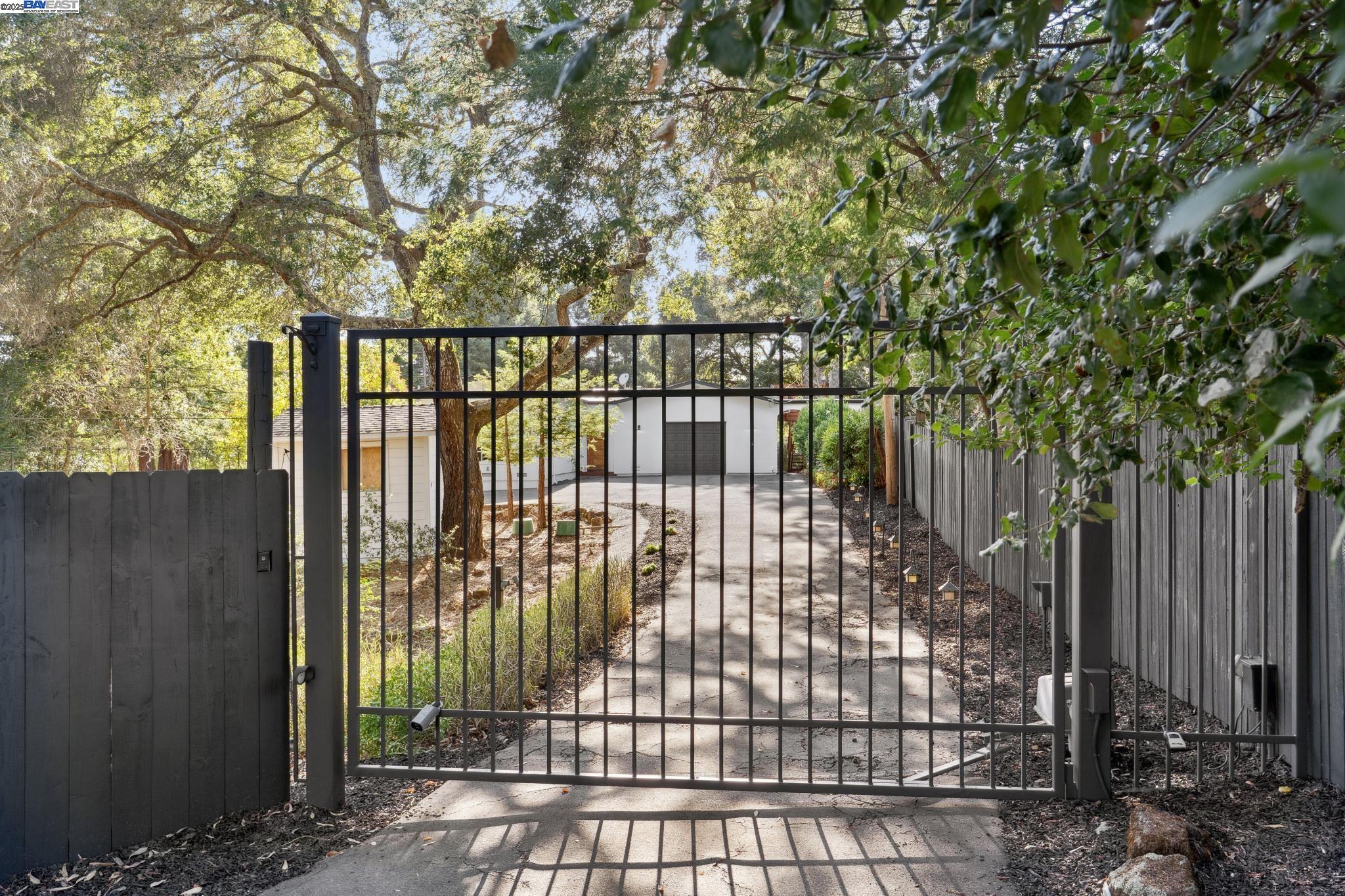1840 Thornsberry Rd, Sonoma, California 95476, 3 Bedrooms Bedrooms, 4 Rooms Rooms,2 BathroomsBathrooms,Residential,For Sale,1840 Thornsberry Rd,41101485