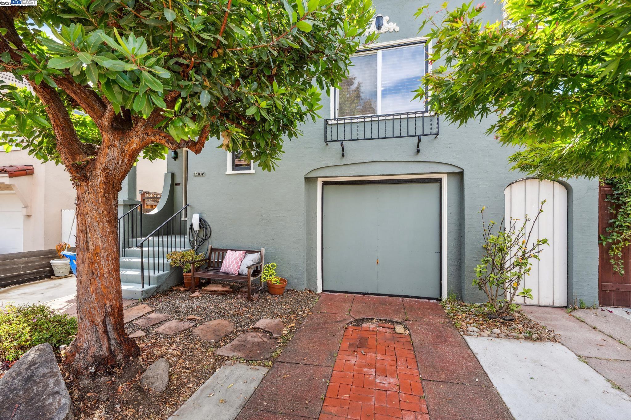 Detail Gallery Image 2 of 35 For 1405 Chestnut St, Alameda,  CA 94501 - 2 Beds | 2 Baths