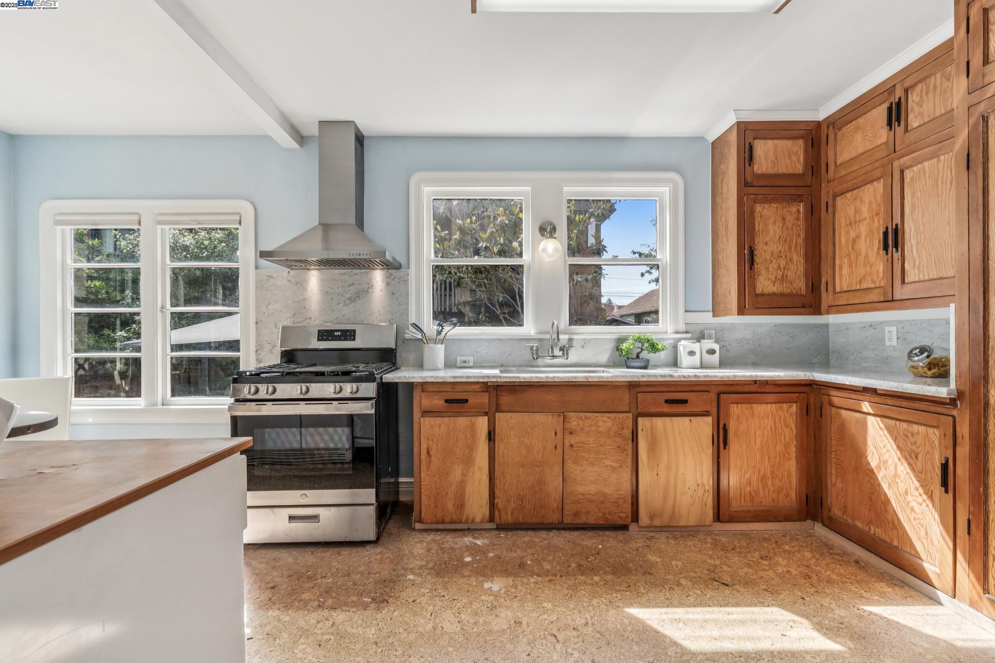 Detail Gallery Image 14 of 35 For 1405 Chestnut St, Alameda,  CA 94501 - 2 Beds | 2 Baths
