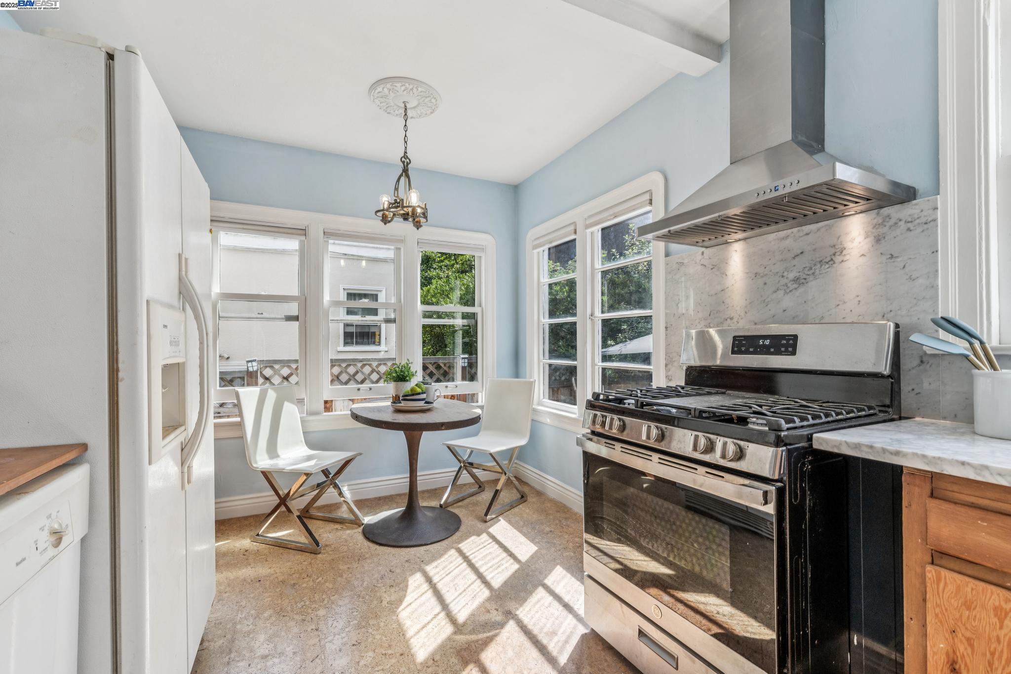 Detail Gallery Image 15 of 35 For 1405 Chestnut St, Alameda,  CA 94501 - 2 Beds | 2 Baths