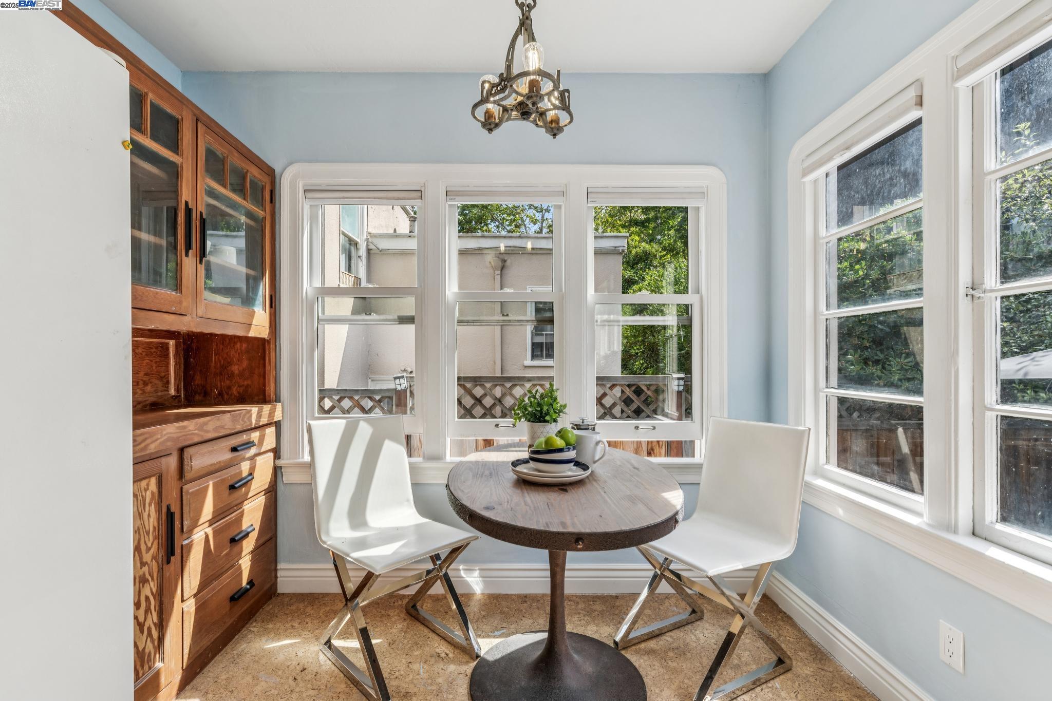 Detail Gallery Image 18 of 35 For 1405 Chestnut St, Alameda,  CA 94501 - 2 Beds | 2 Baths