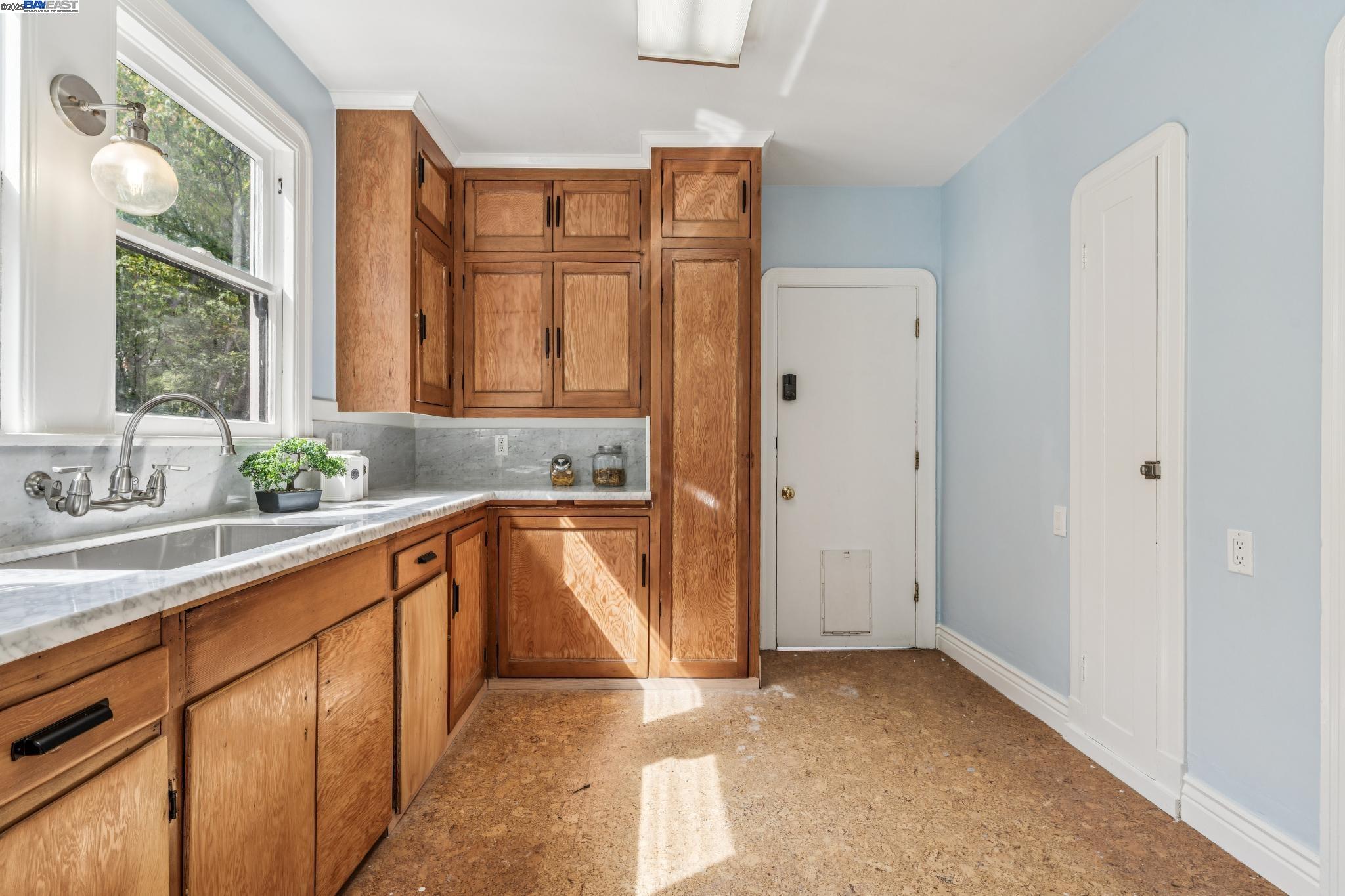 Detail Gallery Image 19 of 35 For 1405 Chestnut St, Alameda,  CA 94501 - 2 Beds | 2 Baths