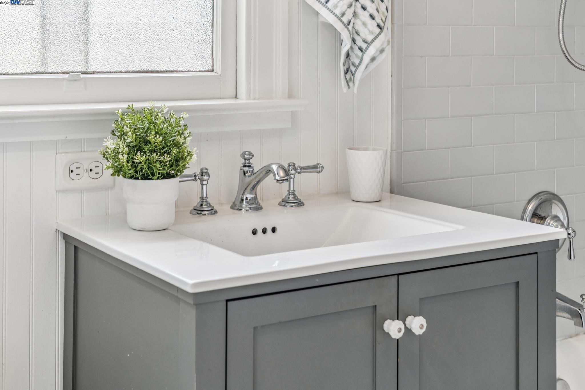 Detail Gallery Image 24 of 35 For 1405 Chestnut St, Alameda,  CA 94501 - 2 Beds | 2 Baths
