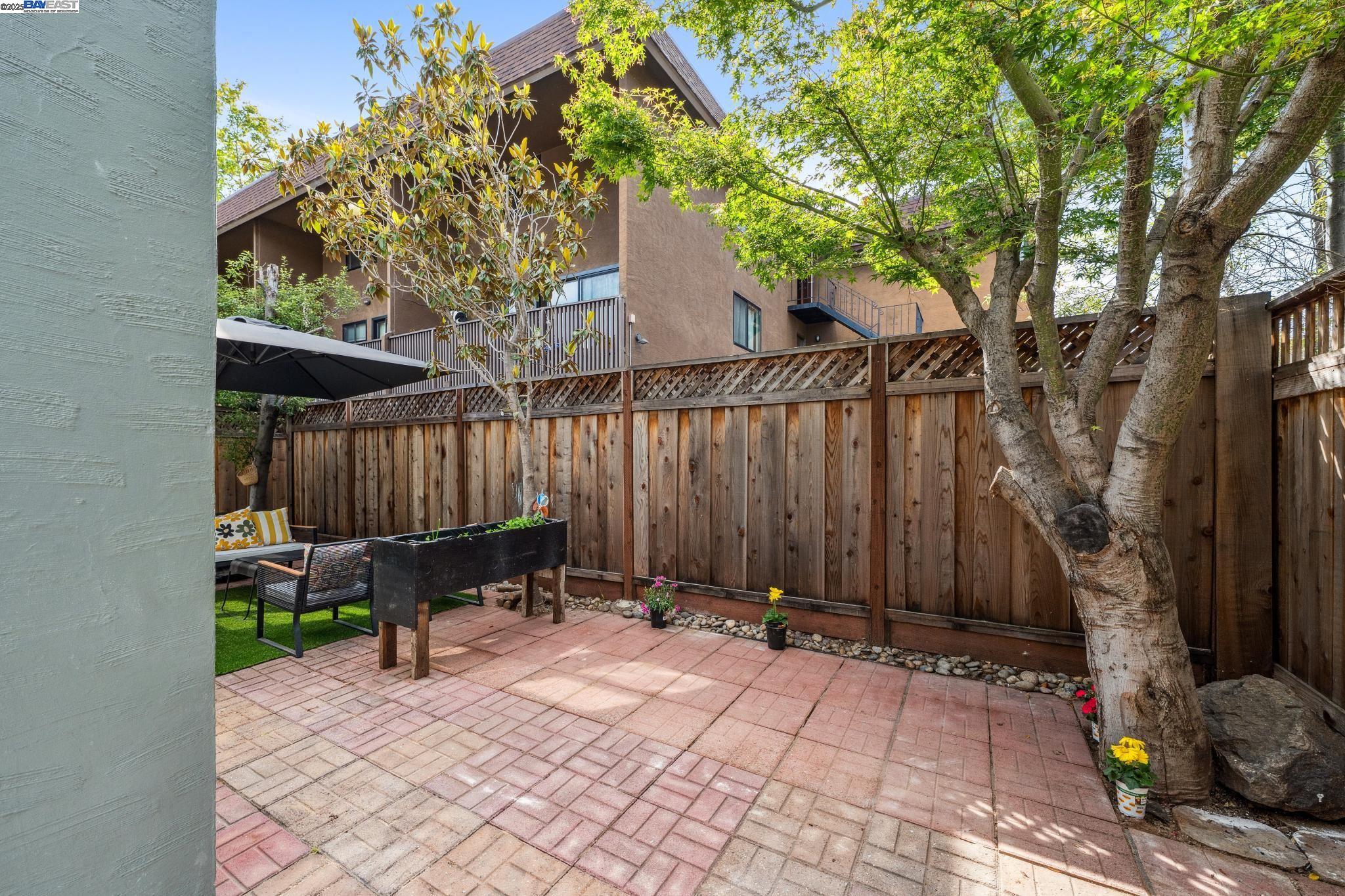 Detail Gallery Image 27 of 35 For 1405 Chestnut St, Alameda,  CA 94501 - 2 Beds | 2 Baths