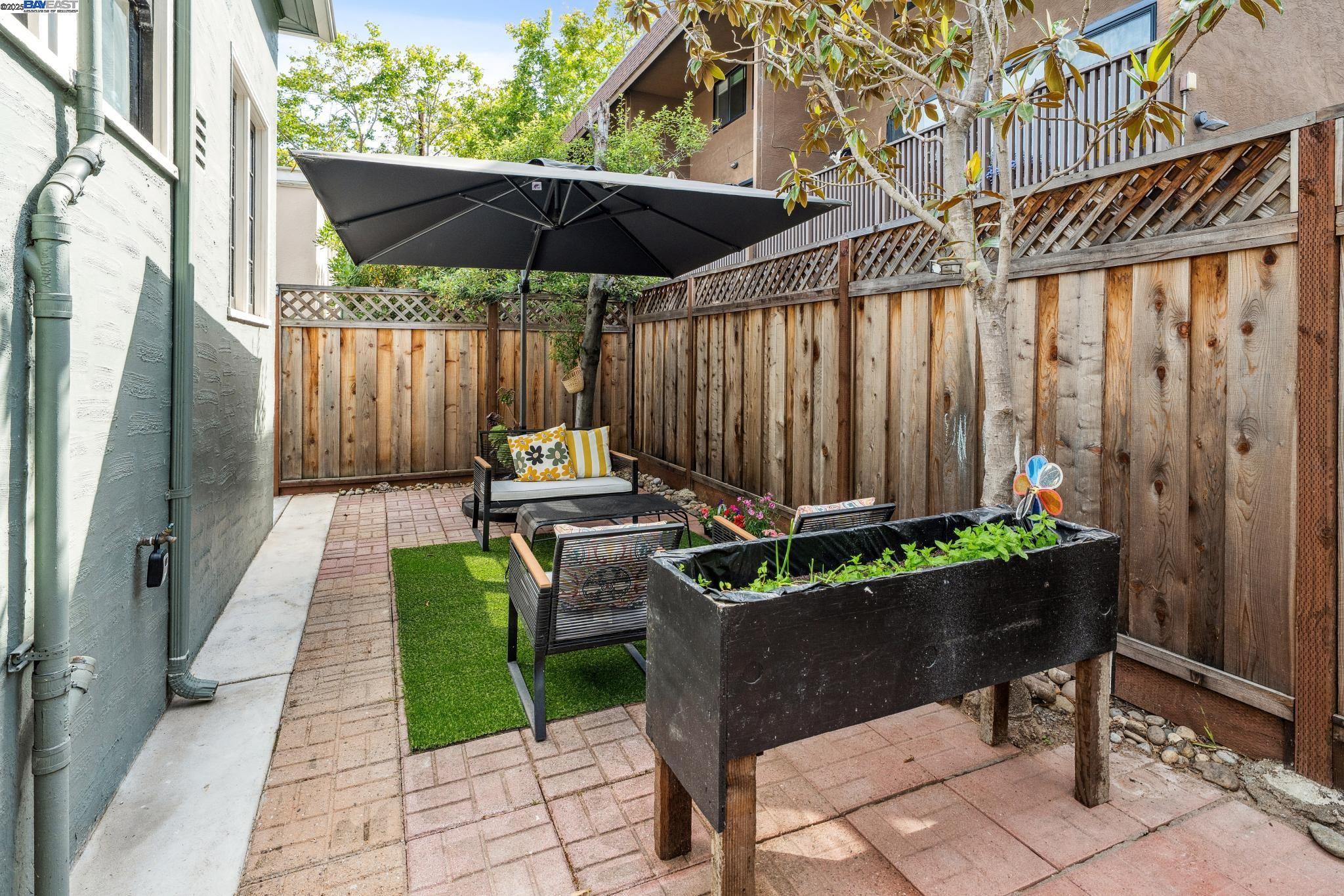 Detail Gallery Image 29 of 35 For 1405 Chestnut St, Alameda,  CA 94501 - 2 Beds | 2 Baths