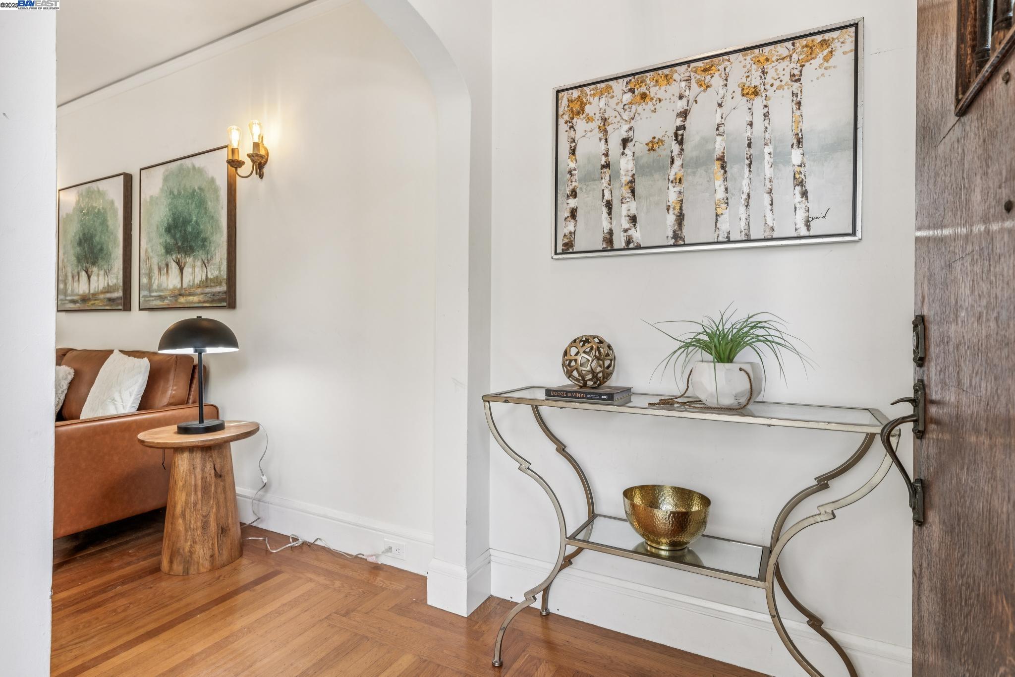 Detail Gallery Image 4 of 35 For 1405 Chestnut St, Alameda,  CA 94501 - 2 Beds | 2 Baths