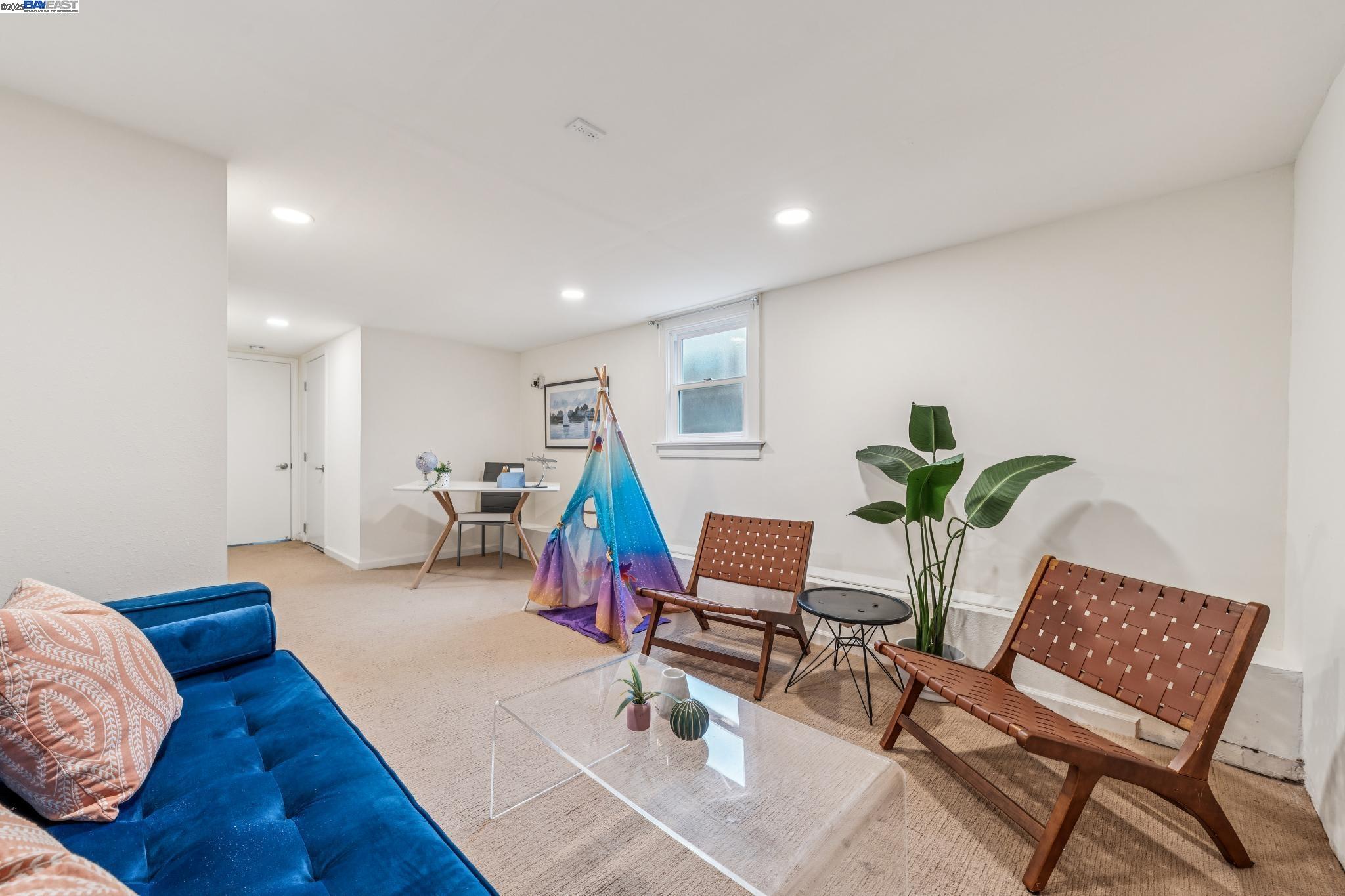 Detail Gallery Image 33 of 35 For 1405 Chestnut St, Alameda,  CA 94501 - 2 Beds | 2 Baths