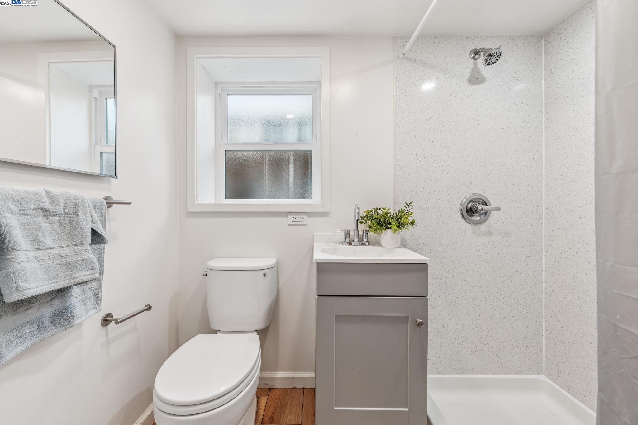 Detail Gallery Image 34 of 35 For 1405 Chestnut St, Alameda,  CA 94501 - 2 Beds | 2 Baths