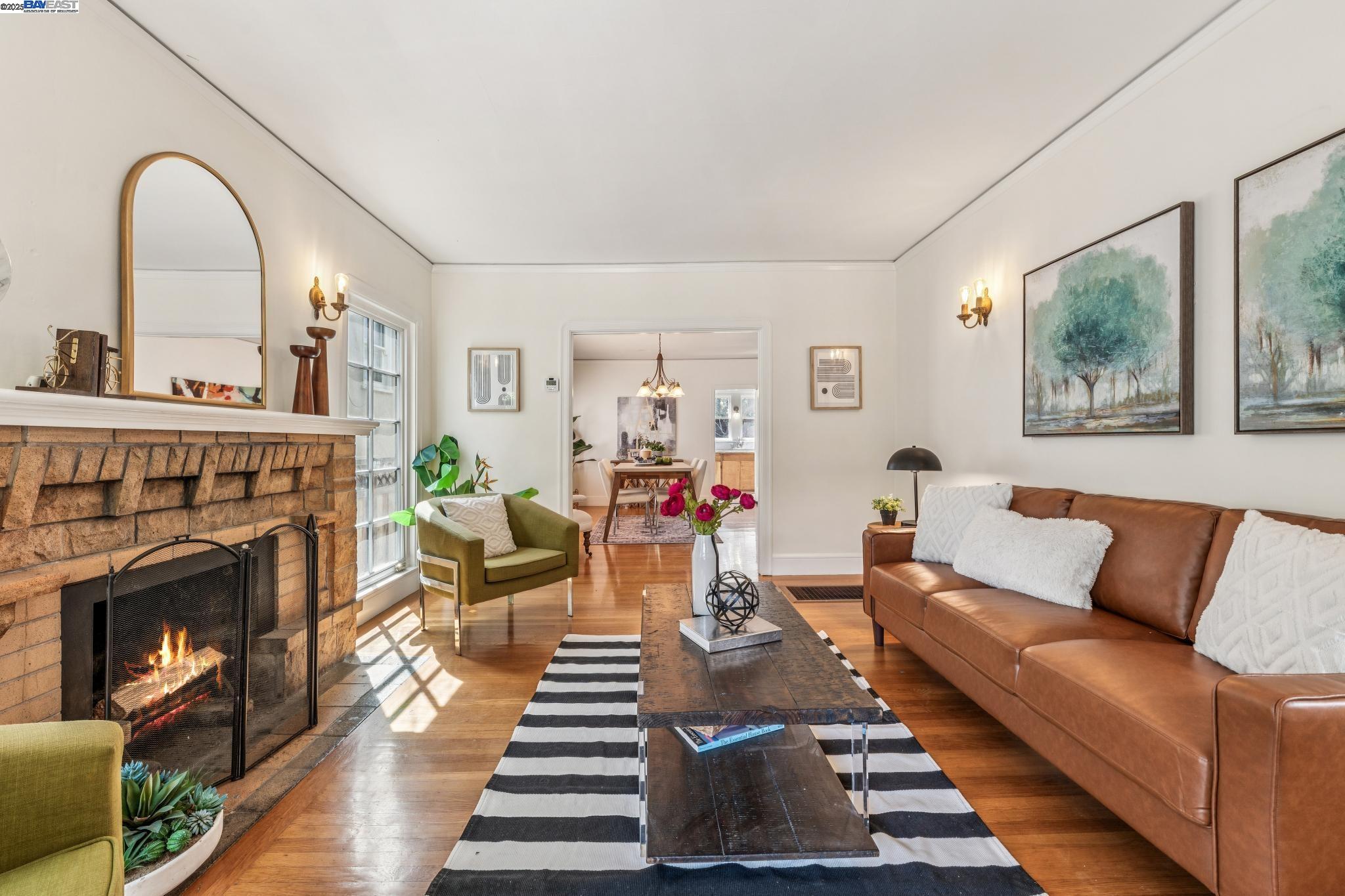 Detail Gallery Image 6 of 35 For 1405 Chestnut St, Alameda,  CA 94501 - 2 Beds | 2 Baths