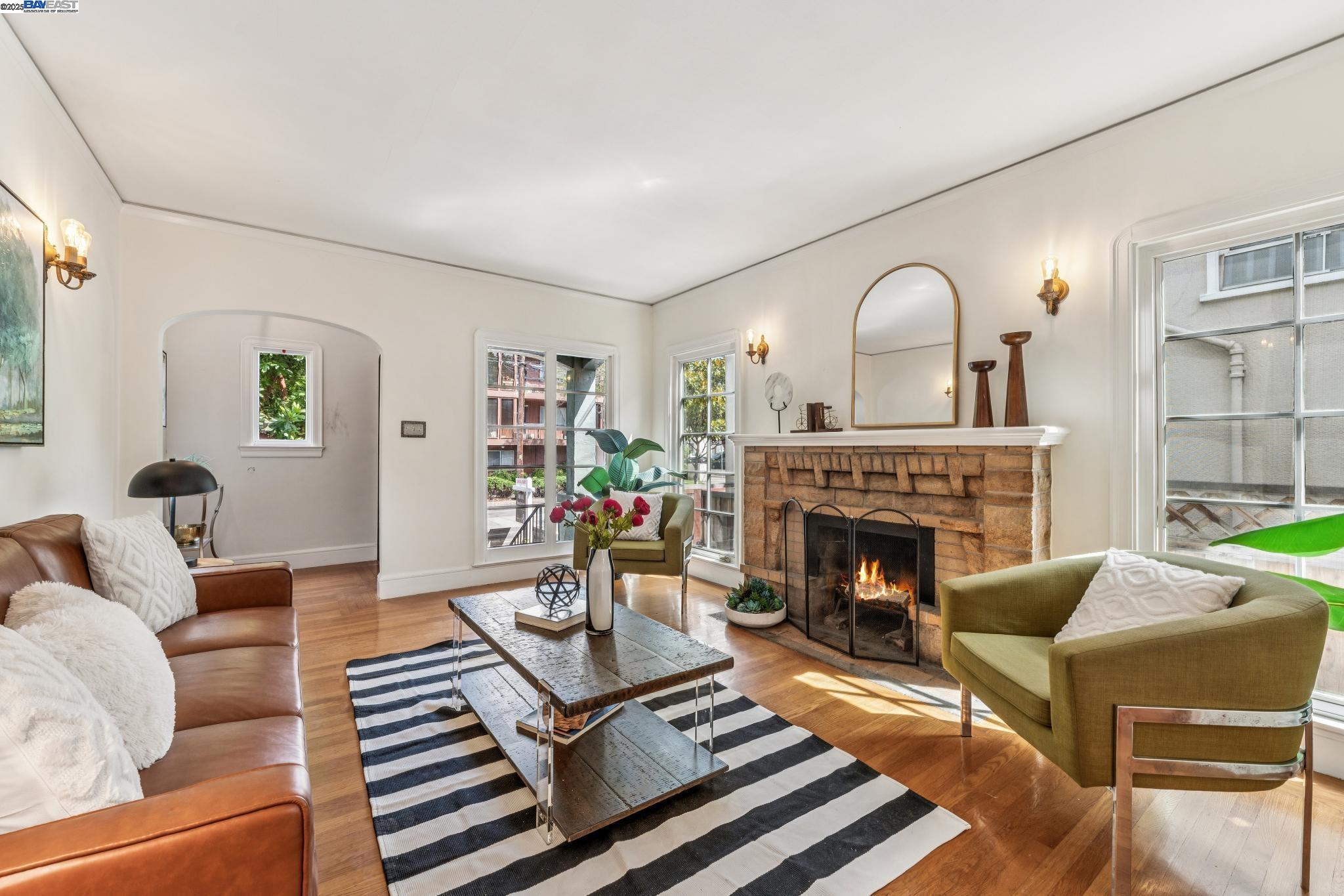 Detail Gallery Image 7 of 35 For 1405 Chestnut St, Alameda,  CA 94501 - 2 Beds | 2 Baths