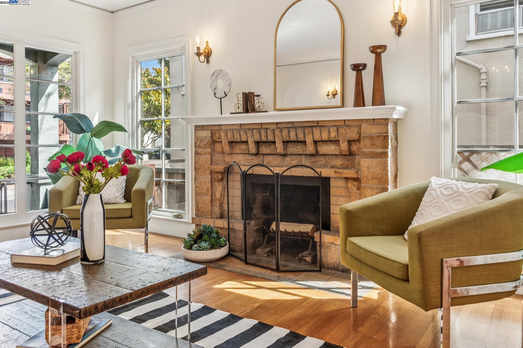 Detail Gallery Image 8 of 35 For 1405 Chestnut St, Alameda,  CA 94501 - 2 Beds | 2 Baths