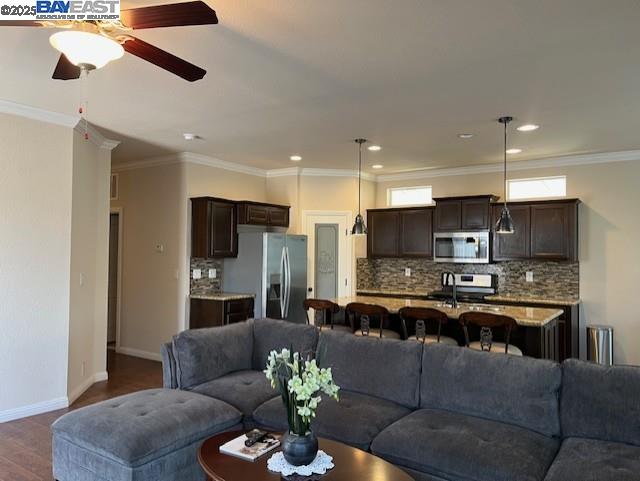Detail Gallery Image 13 of 45 For 1200 W Winton Ave #203,  Hayward,  CA 94545 - 3 Beds | 2 Baths