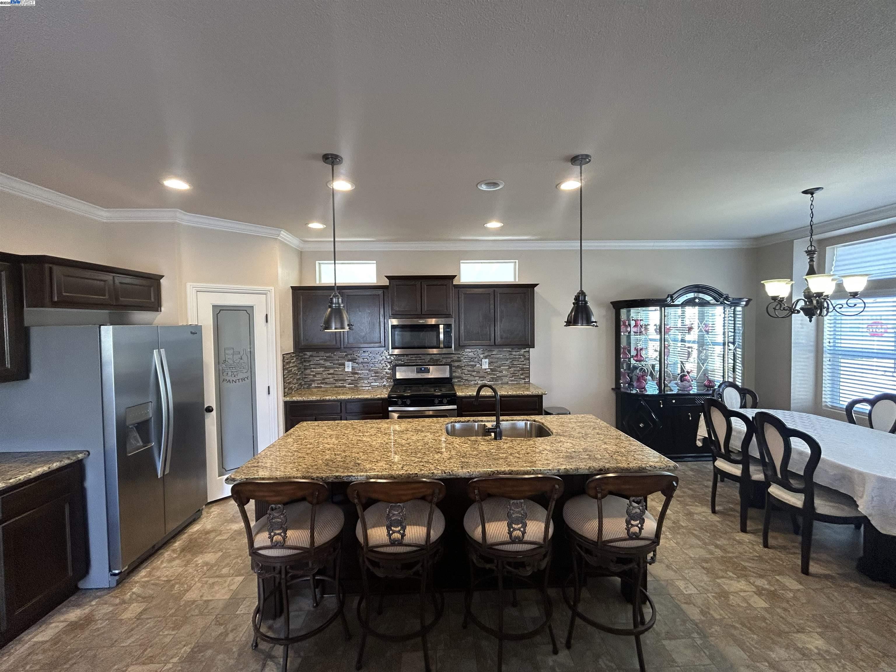 Detail Gallery Image 4 of 45 For 1200 W Winton Ave #203,  Hayward,  CA 94545 - 3 Beds | 2 Baths