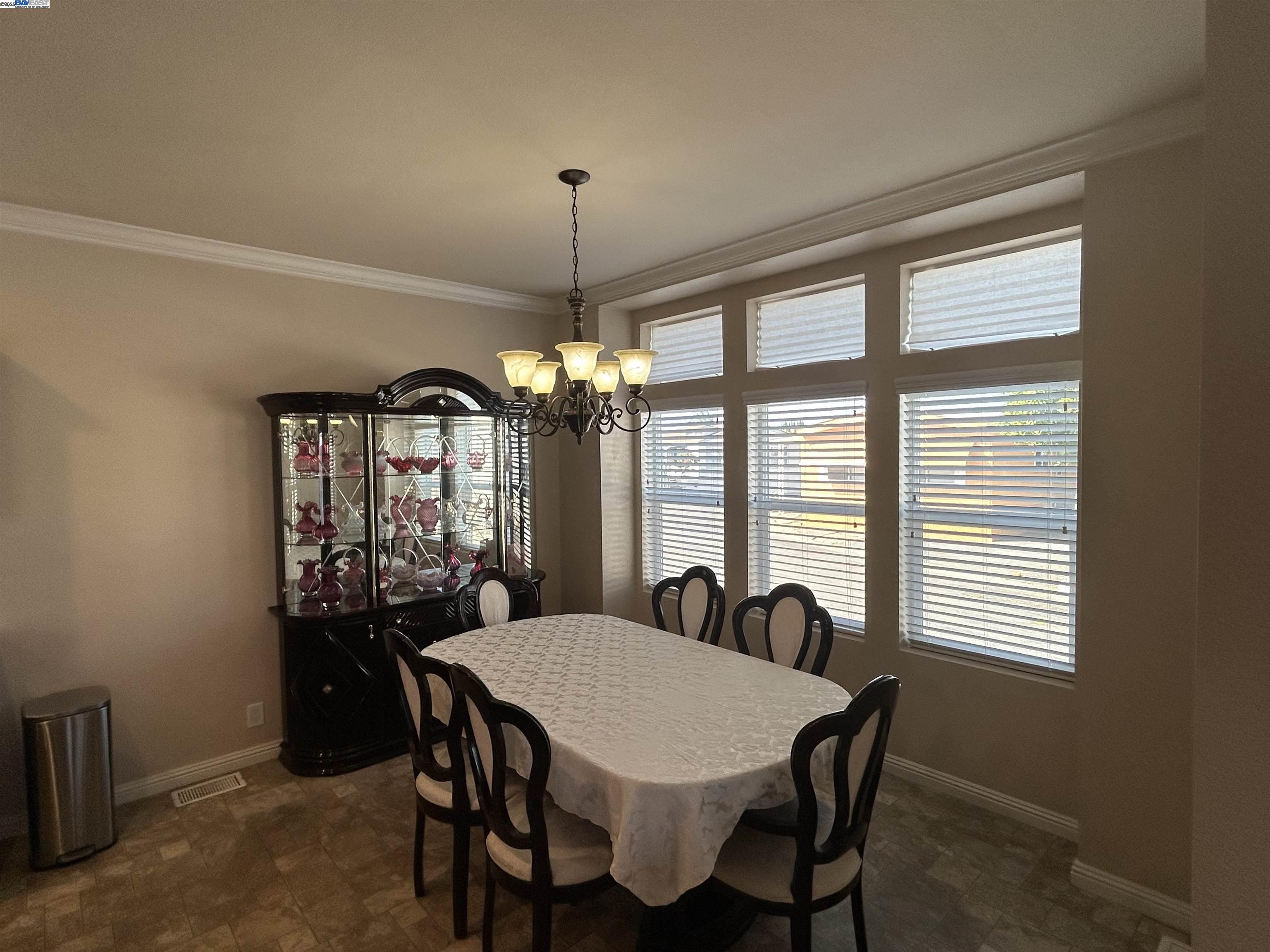 Detail Gallery Image 5 of 45 For 1200 W Winton Ave #203,  Hayward,  CA 94545 - 3 Beds | 2 Baths