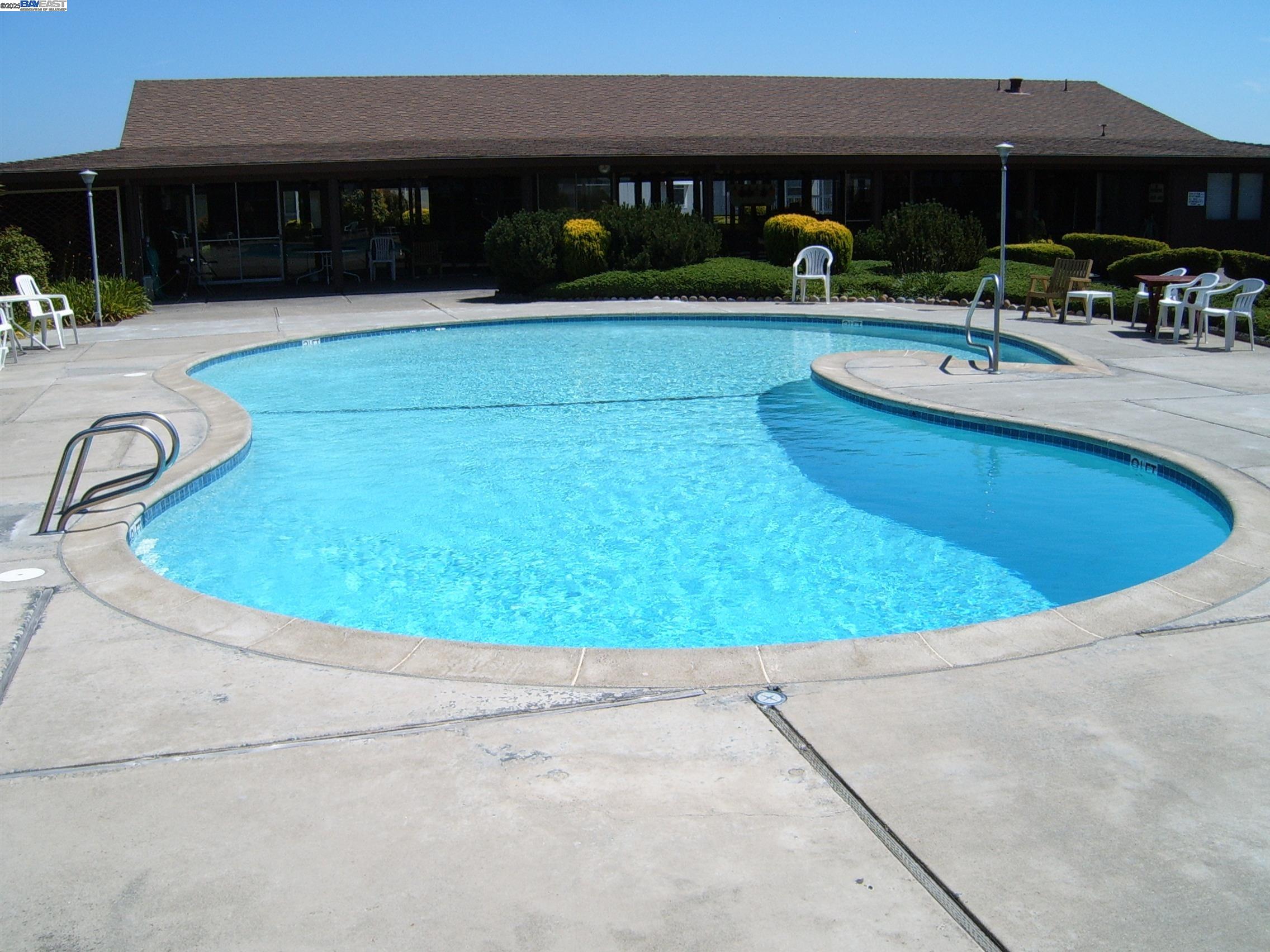 Detail Gallery Image 42 of 45 For 1200 W Winton Ave #203,  Hayward,  CA 94545 - 3 Beds | 2 Baths