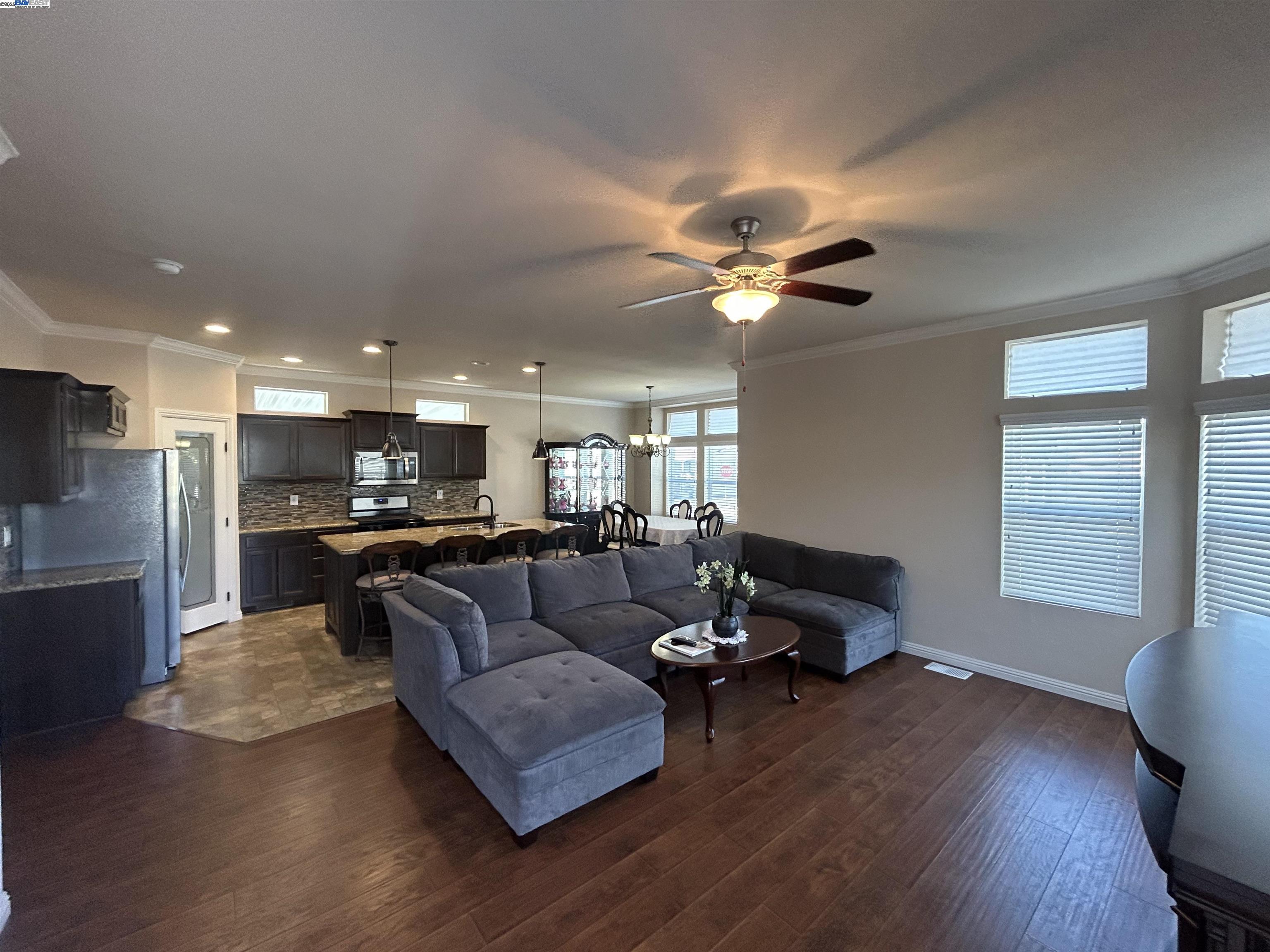 Detail Gallery Image 7 of 45 For 1200 W Winton Ave #203,  Hayward,  CA 94545 - 3 Beds | 2 Baths