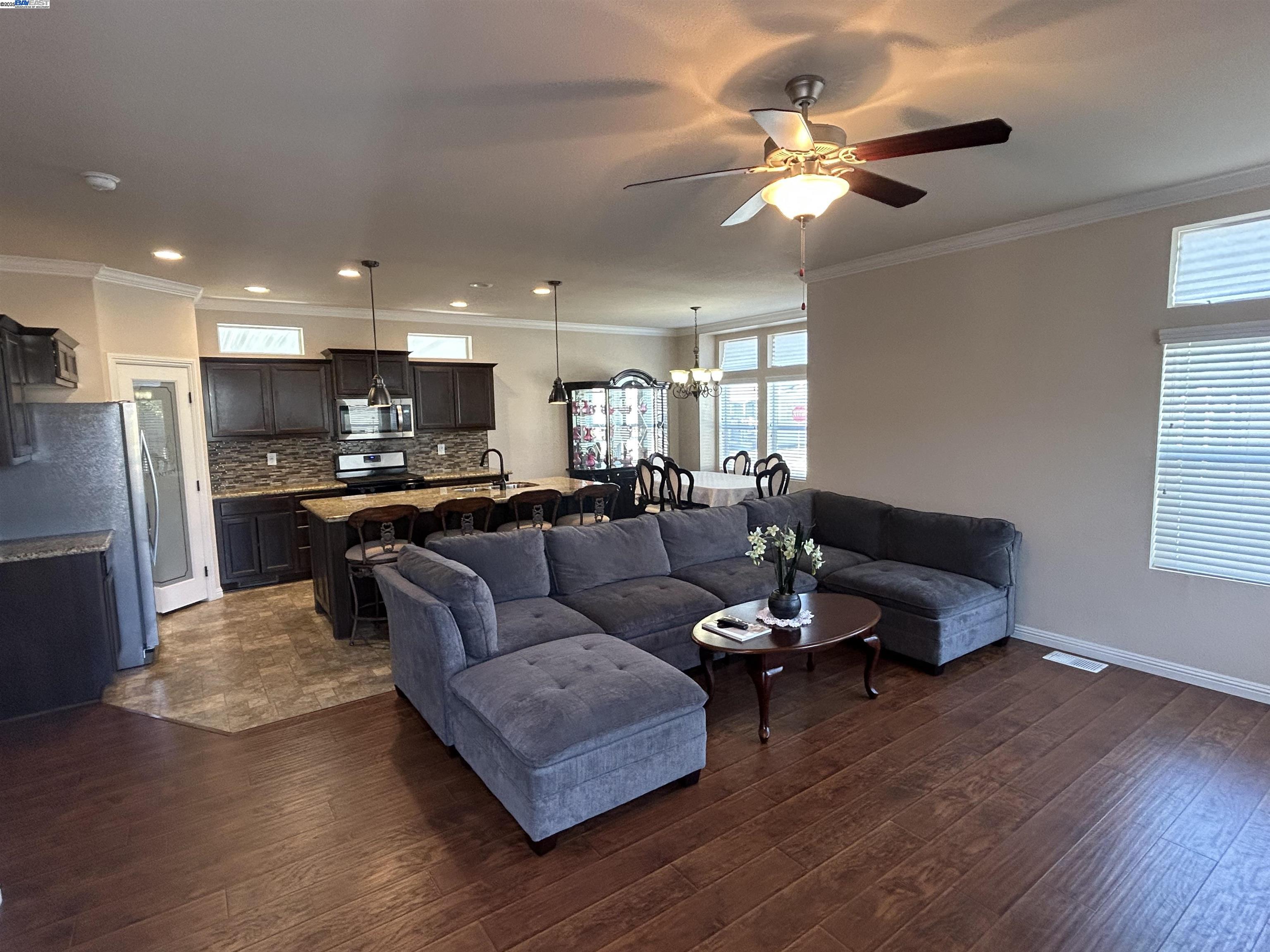 Detail Gallery Image 9 of 45 For 1200 W Winton Ave #203,  Hayward,  CA 94545 - 3 Beds | 2 Baths