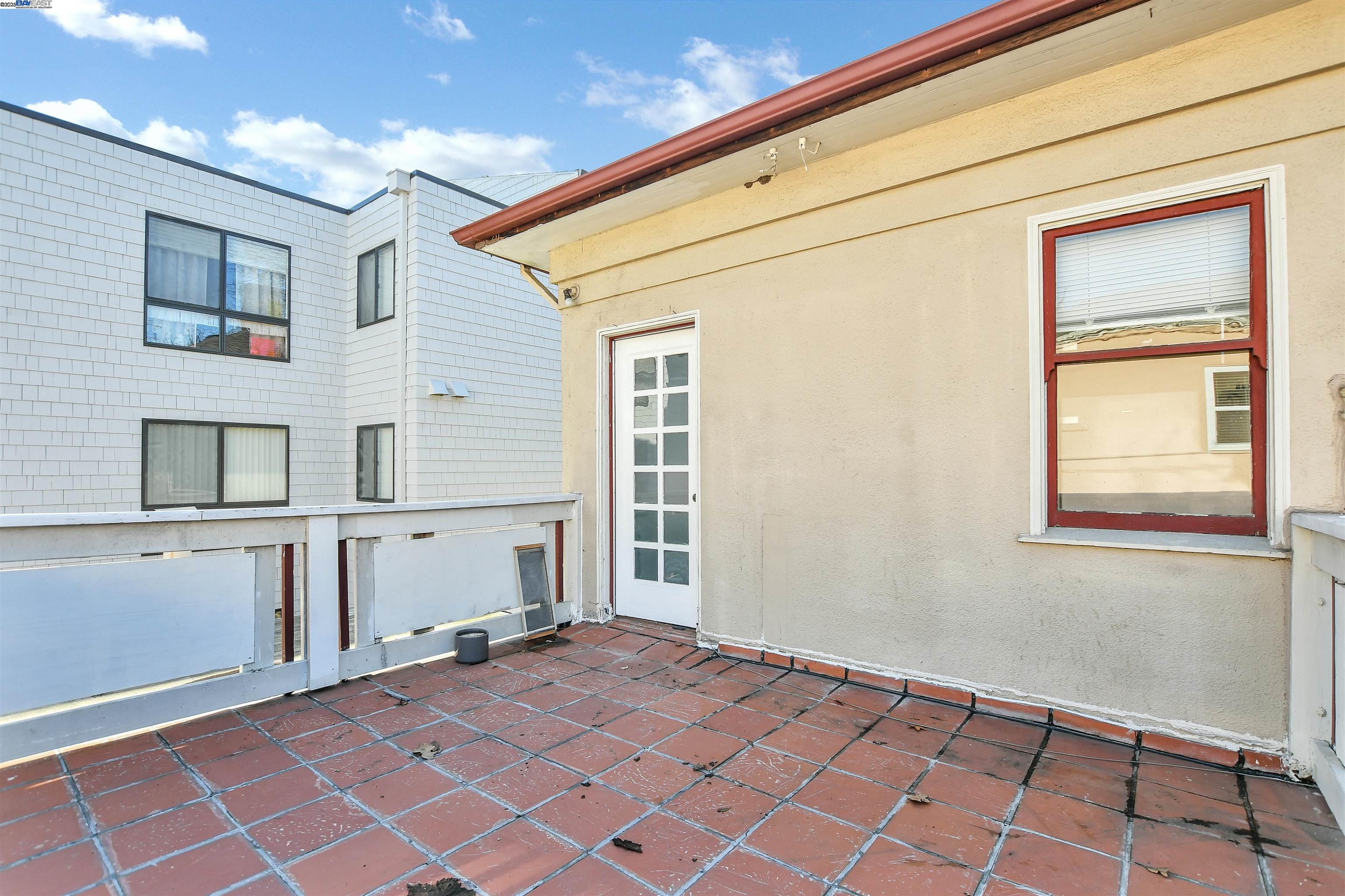 Detail Gallery Image 12 of 17 For 254 Perkins St., Oakland,  CA 94610 - – Beds | – Baths