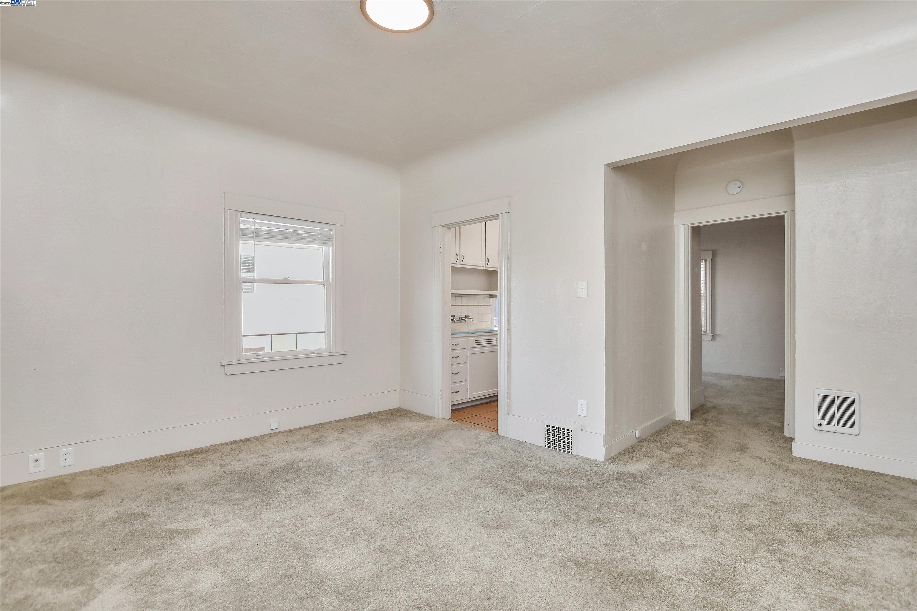 Detail Gallery Image 7 of 17 For 254 Perkins St., Oakland,  CA 94610 - – Beds | – Baths