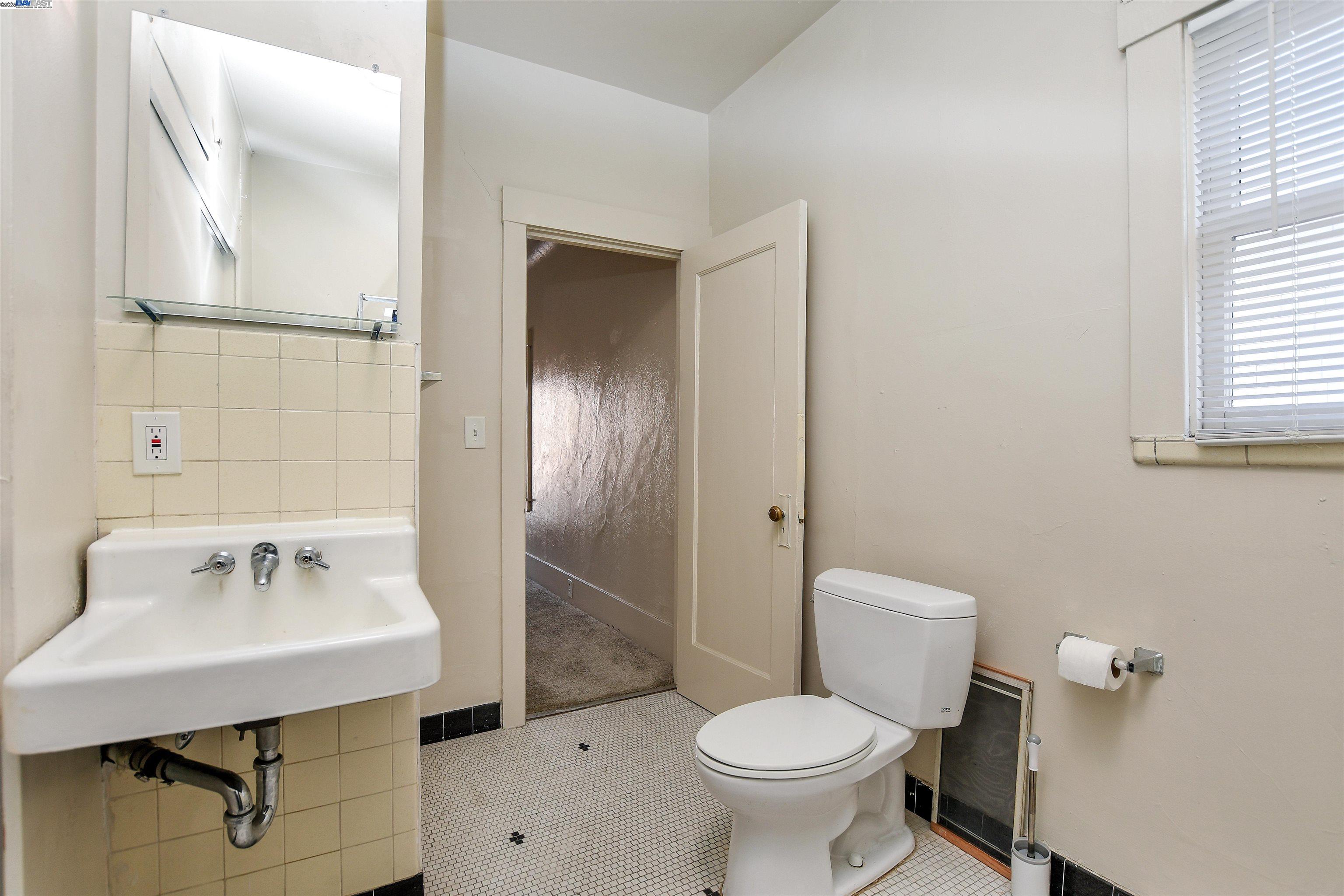 Detail Gallery Image 10 of 17 For 254 Perkins St., Oakland,  CA 94610 - – Beds | – Baths