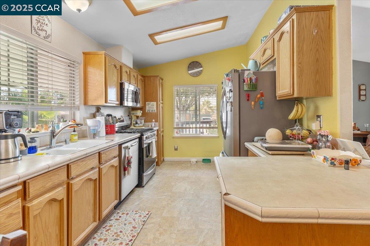 Detail Gallery Image 12 of 27 For 193 Maureen Cir #193,  Bay Point,  CA 94565 - 3 Beds | 2 Baths