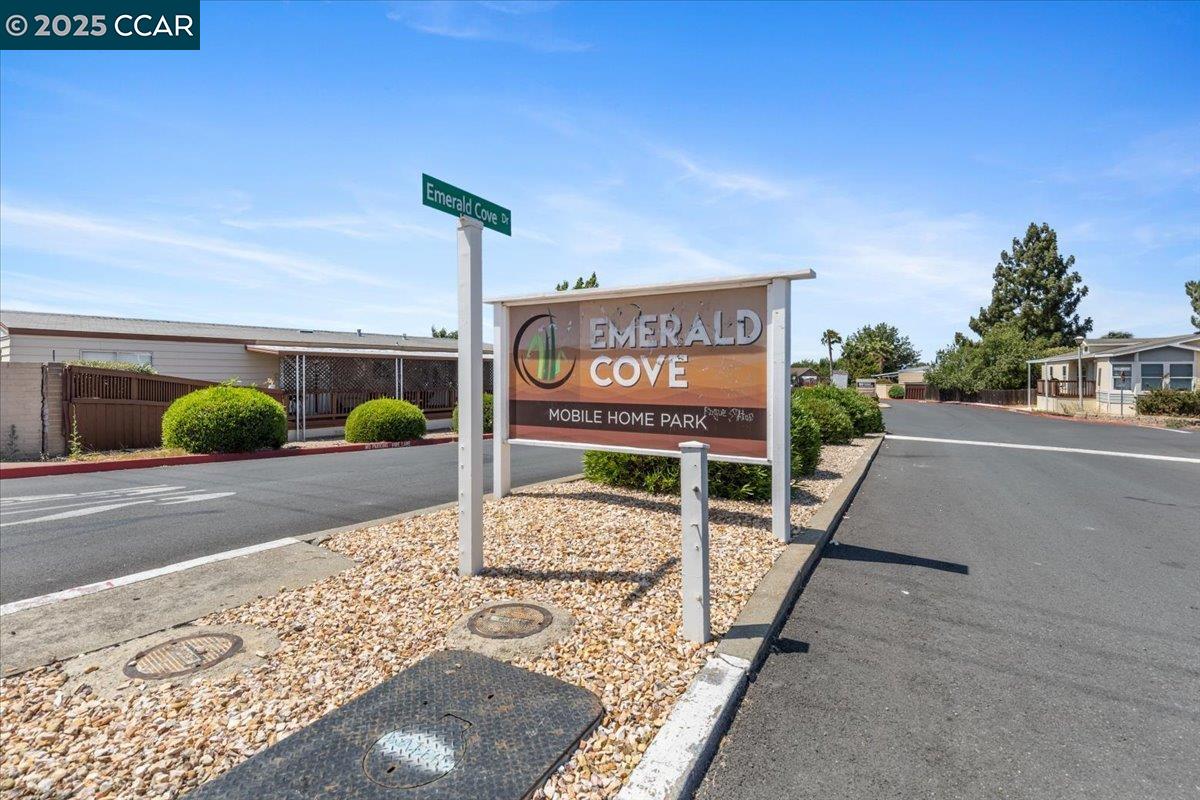 Detail Gallery Image 5 of 27 For 193 Maureen Cir #193,  Bay Point,  CA 94565 - 3 Beds | 2 Baths