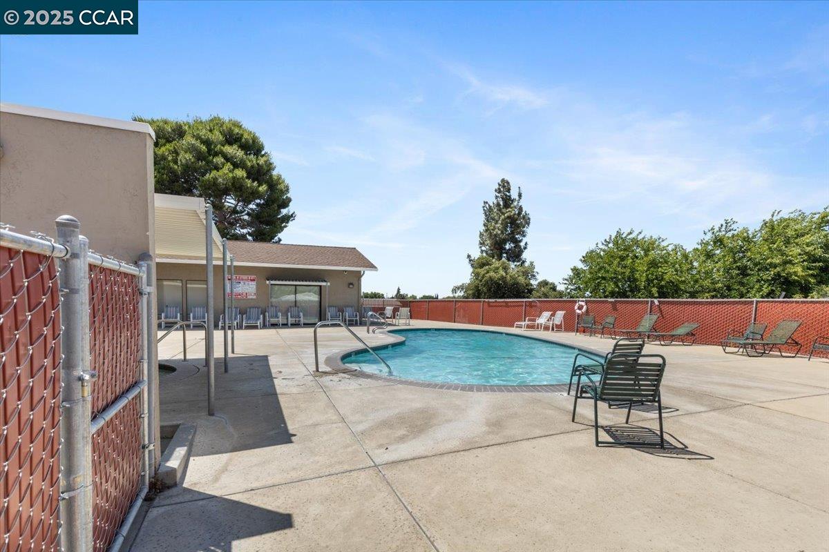 Detail Gallery Image 7 of 27 For 193 Maureen Cir #193,  Bay Point,  CA 94565 - 3 Beds | 2 Baths