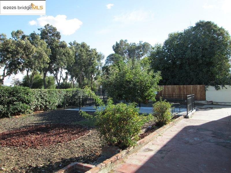 498 E 8th Street, Pittsburg, California 94565, 2 Bedrooms Bedrooms, 4 Rooms Rooms,1 BathroomBathrooms,Residential Lease,For Rent,498 E 8th Street,41101498