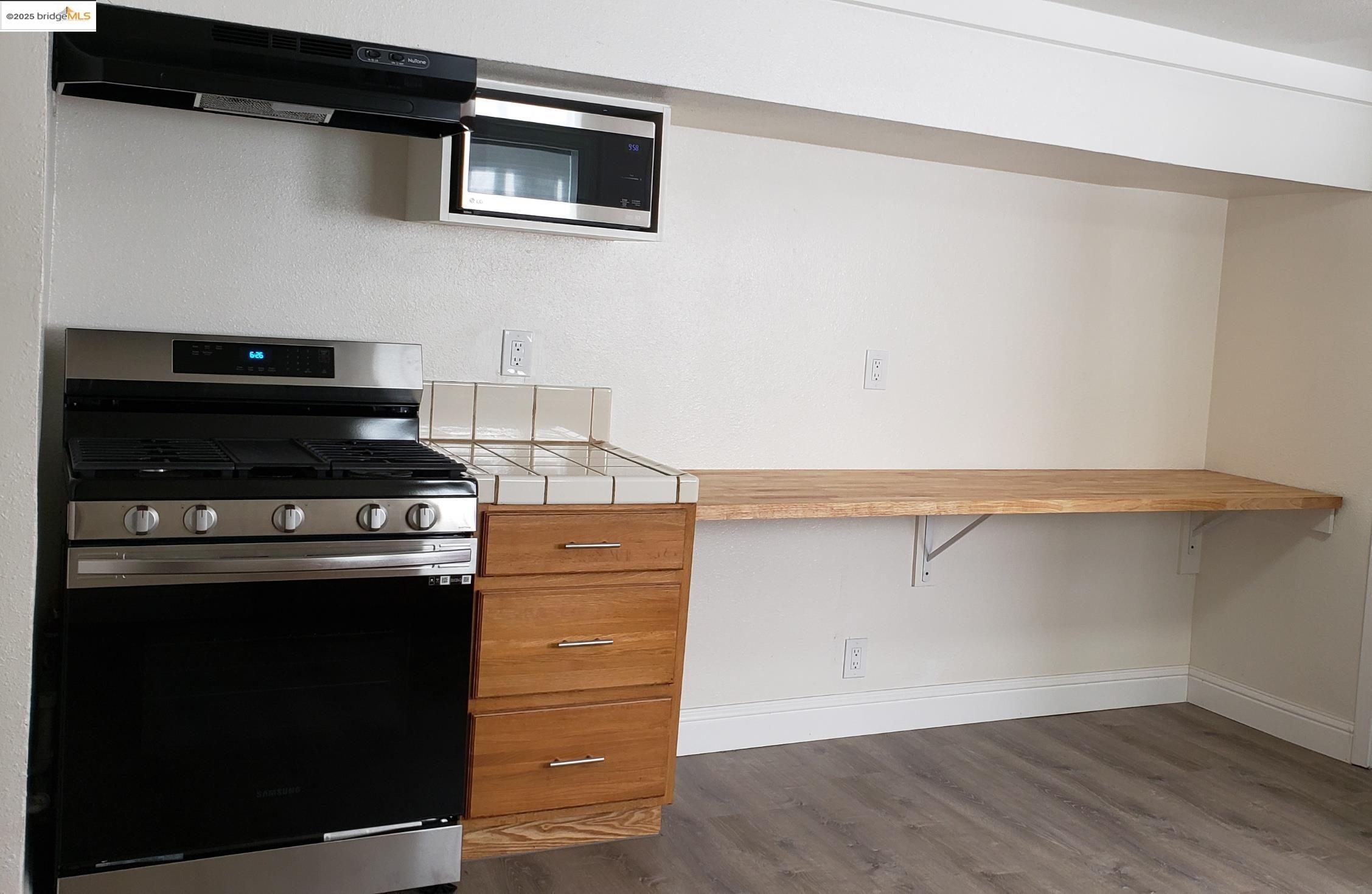 498 E 8th Street, Pittsburg, California 94565, 2 Bedrooms Bedrooms, 4 Rooms Rooms,1 BathroomBathrooms,Residential Lease,For Rent,498 E 8th Street,41101498