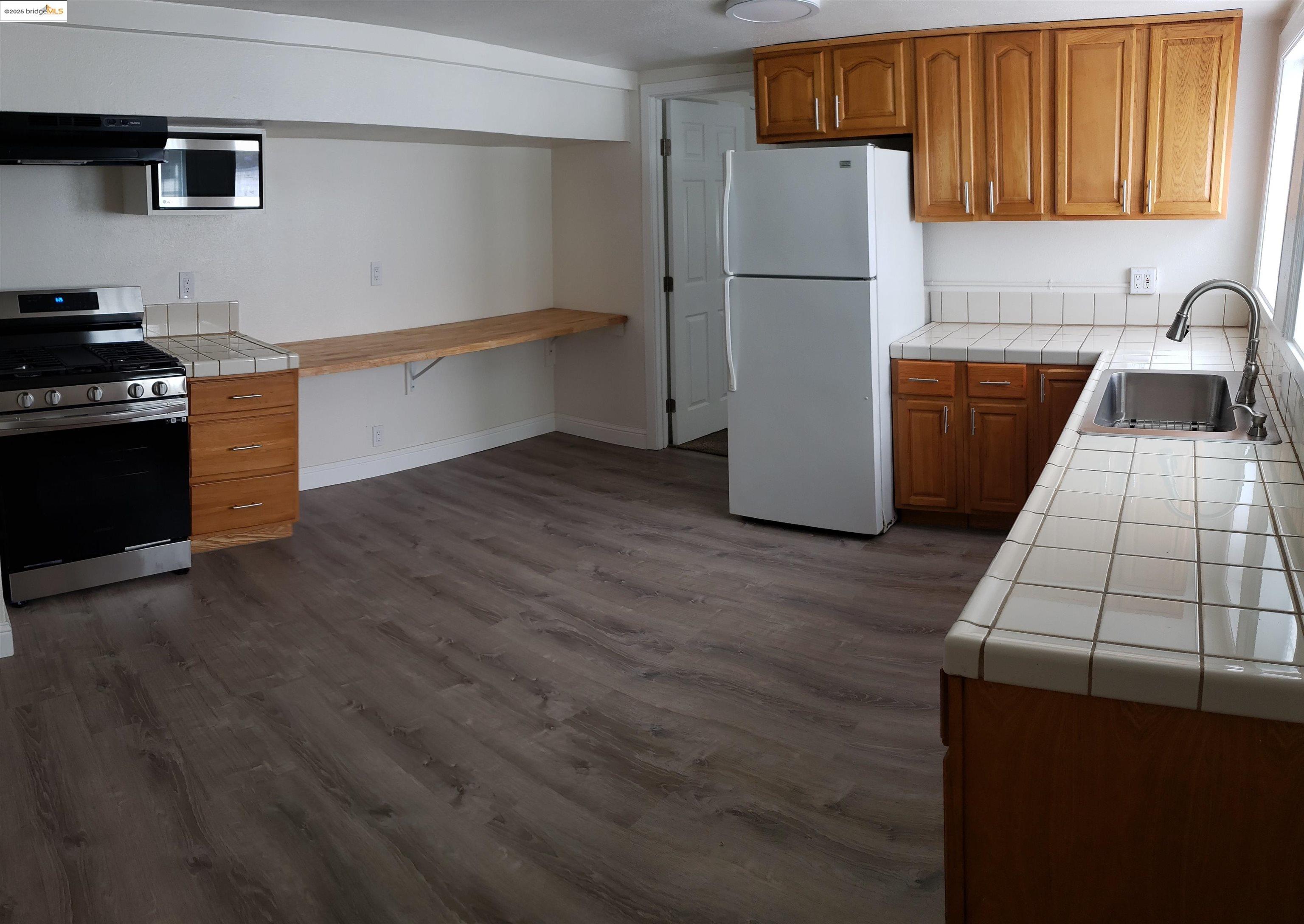 498 E 8th Street, Pittsburg, California 94565, 2 Bedrooms Bedrooms, 4 Rooms Rooms,1 BathroomBathrooms,Residential Lease,For Rent,498 E 8th Street,41101498