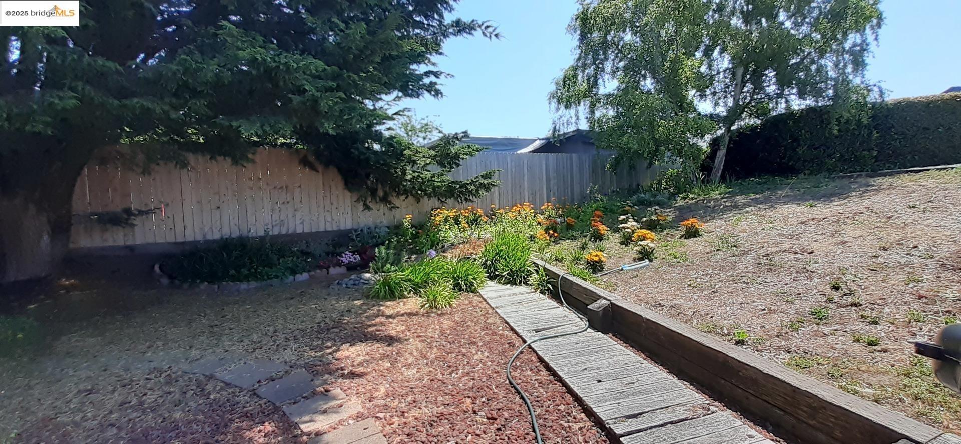 Detail Gallery Image 23 of 31 For 136 Castle Ct, Fortuna,  CA 95540 - 2 Beds | 2 Baths