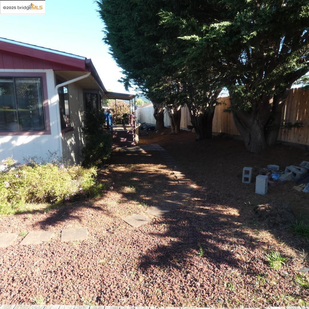 Detail Gallery Image 25 of 31 For 136 Castle Ct, Fortuna,  CA 95540 - 2 Beds | 2 Baths