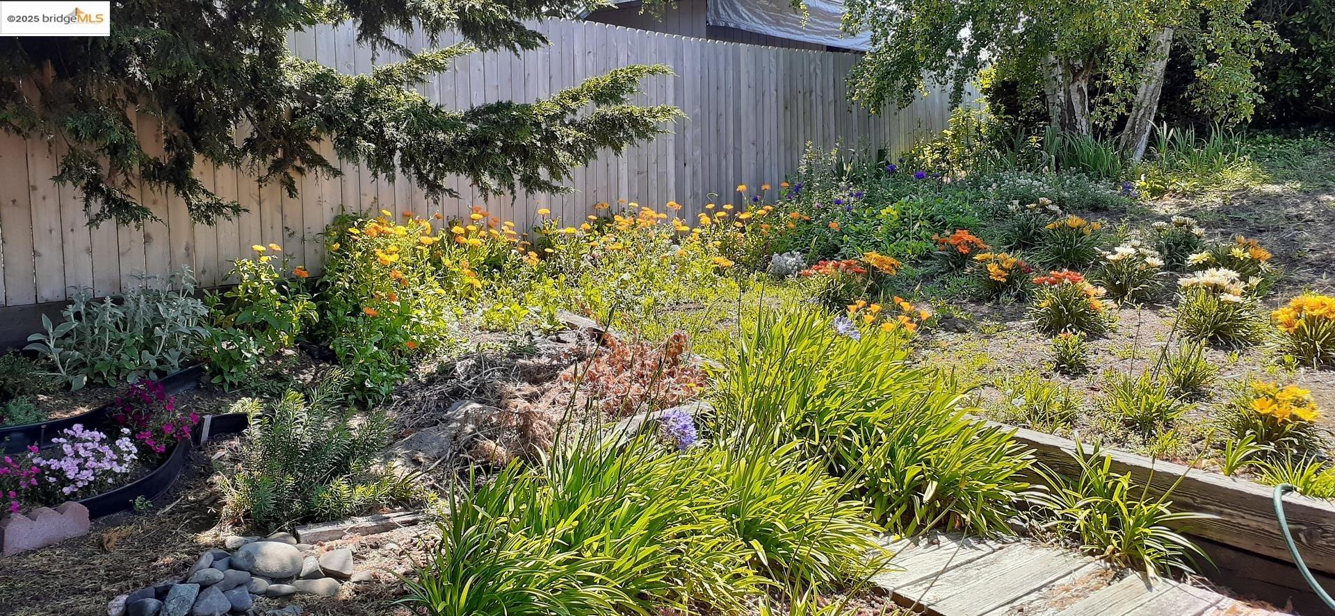 Detail Gallery Image 27 of 34 For 136 Castle Ct, Fortuna,  CA 95540 - 2 Beds | 2 Baths