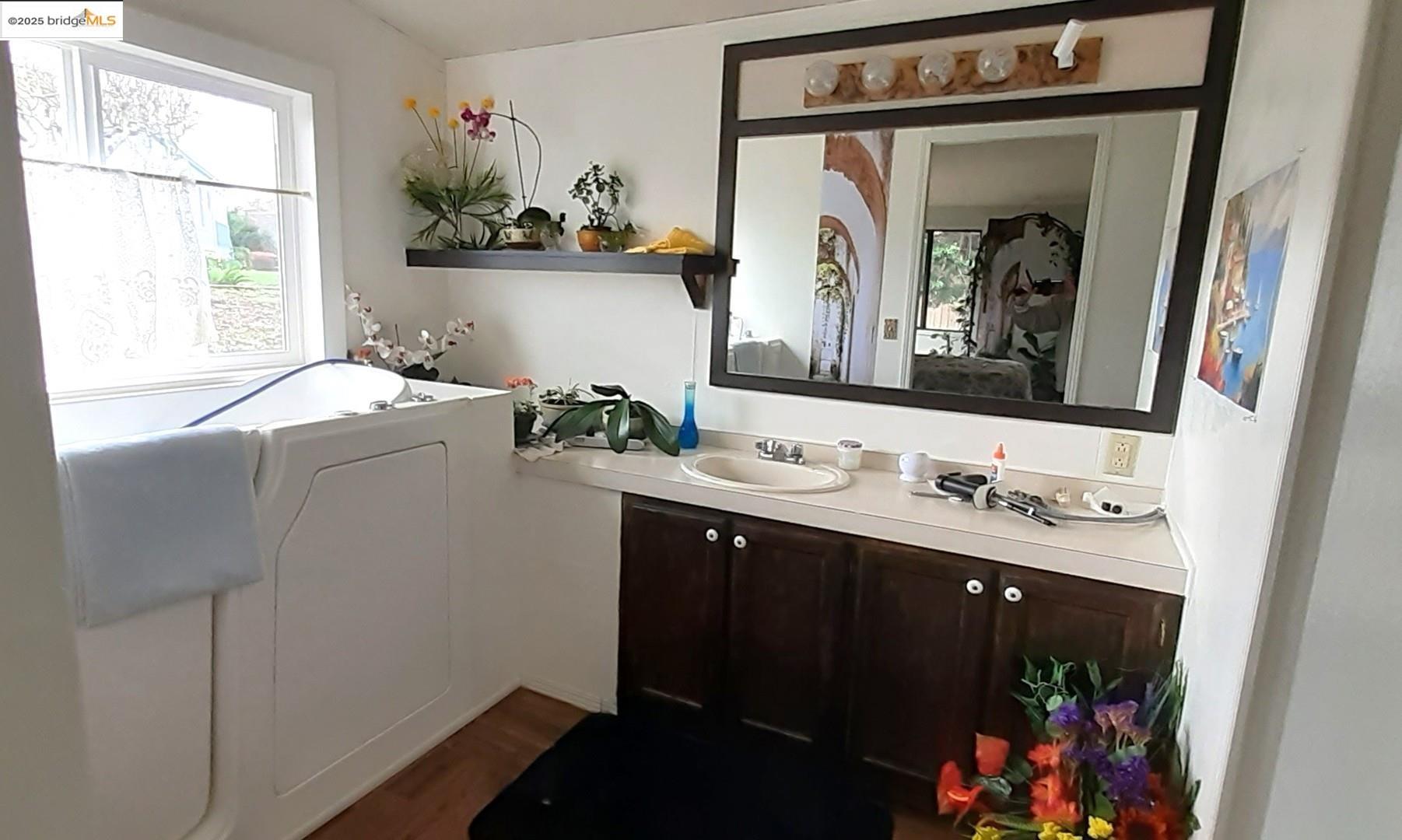 Detail Gallery Image 7 of 31 For 136 Castle Ct, Fortuna,  CA 95540 - 2 Beds | 2 Baths