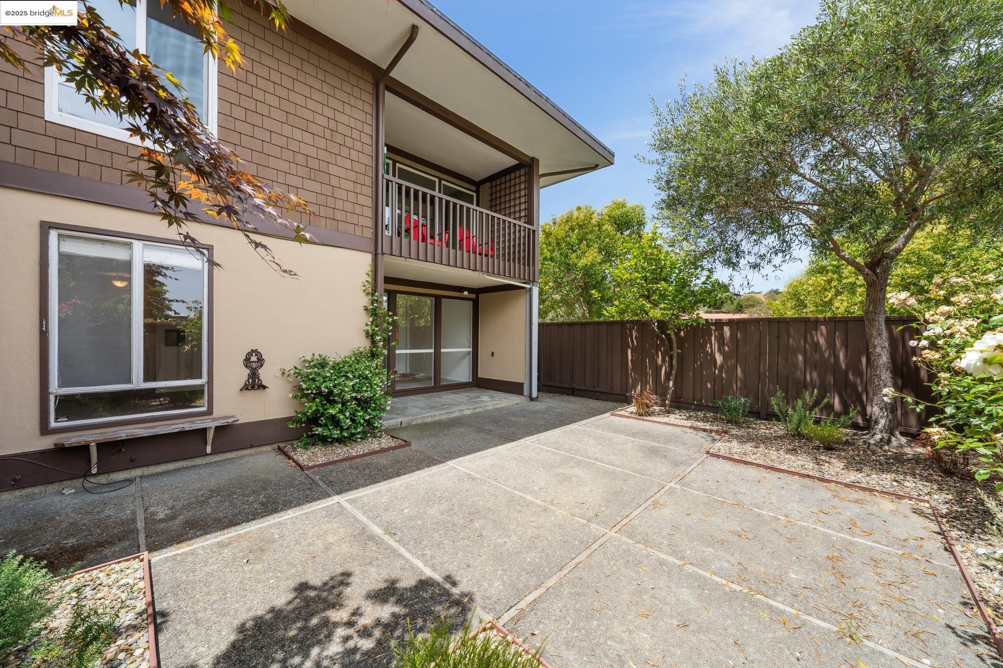 Detail Gallery Image 1 of 1 For 3 Forest Lane, San Rafael,  CA 94903 - 2 Beds | 2 Baths