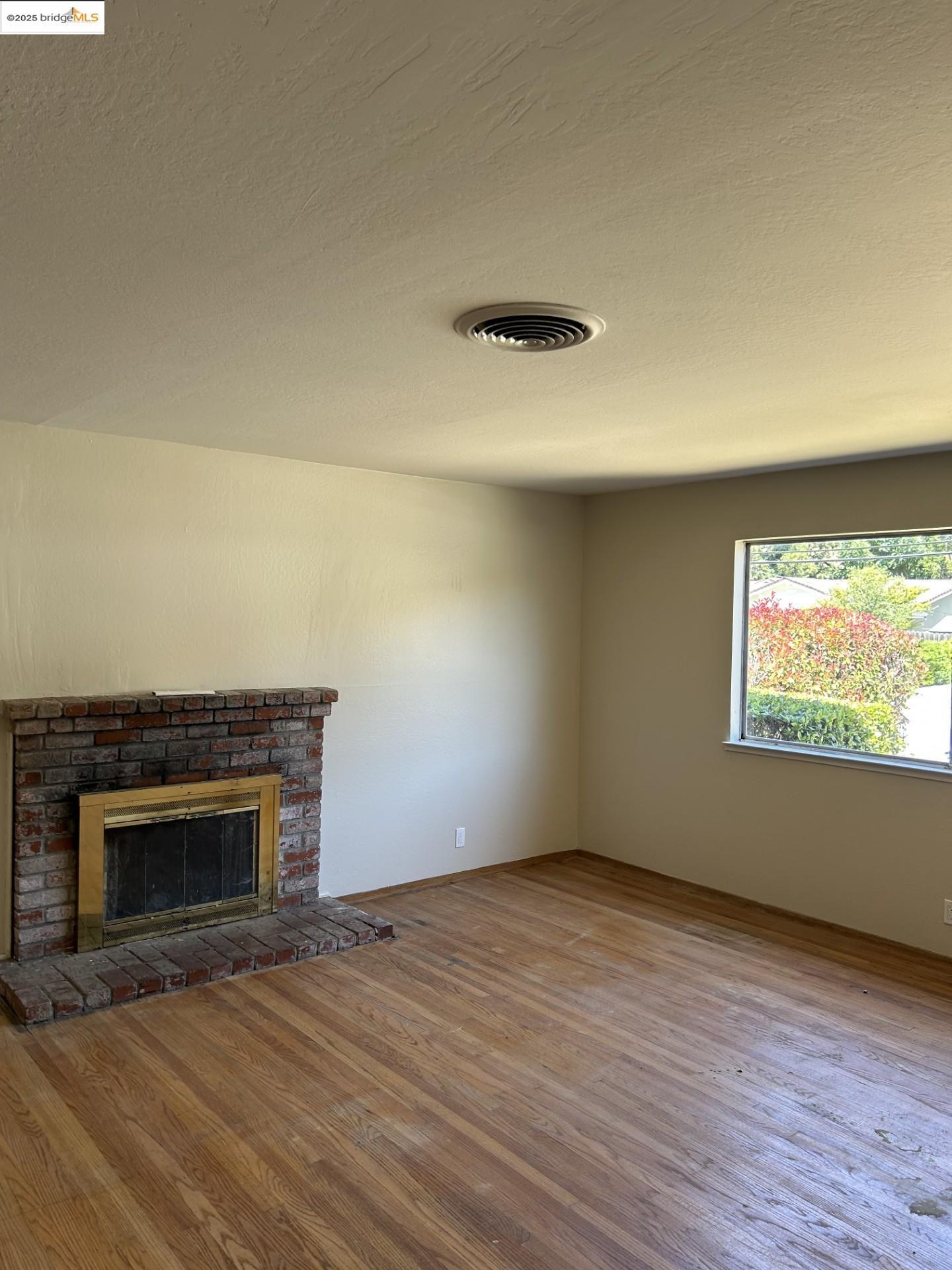 Detail Gallery Image 11 of 27 For 2358 Wright Ave, Pinole,  CA 94564 - 3 Beds | 2 Baths