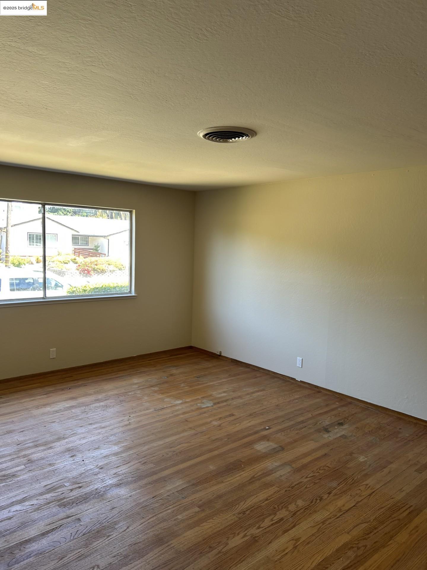Detail Gallery Image 12 of 27 For 2358 Wright Ave, Pinole,  CA 94564 - 3 Beds | 2 Baths