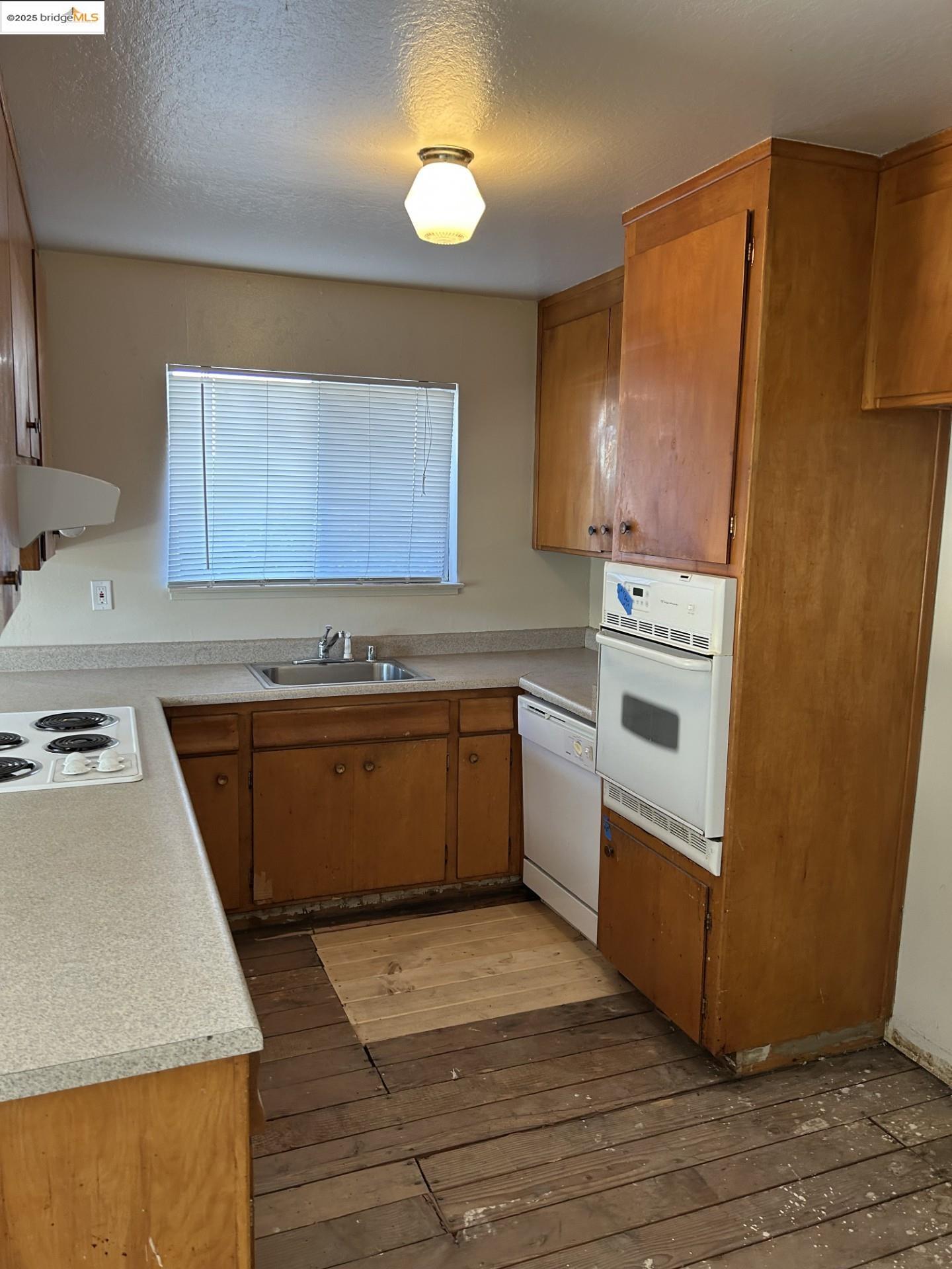 Detail Gallery Image 13 of 27 For 2358 Wright Ave, Pinole,  CA 94564 - 3 Beds | 2 Baths