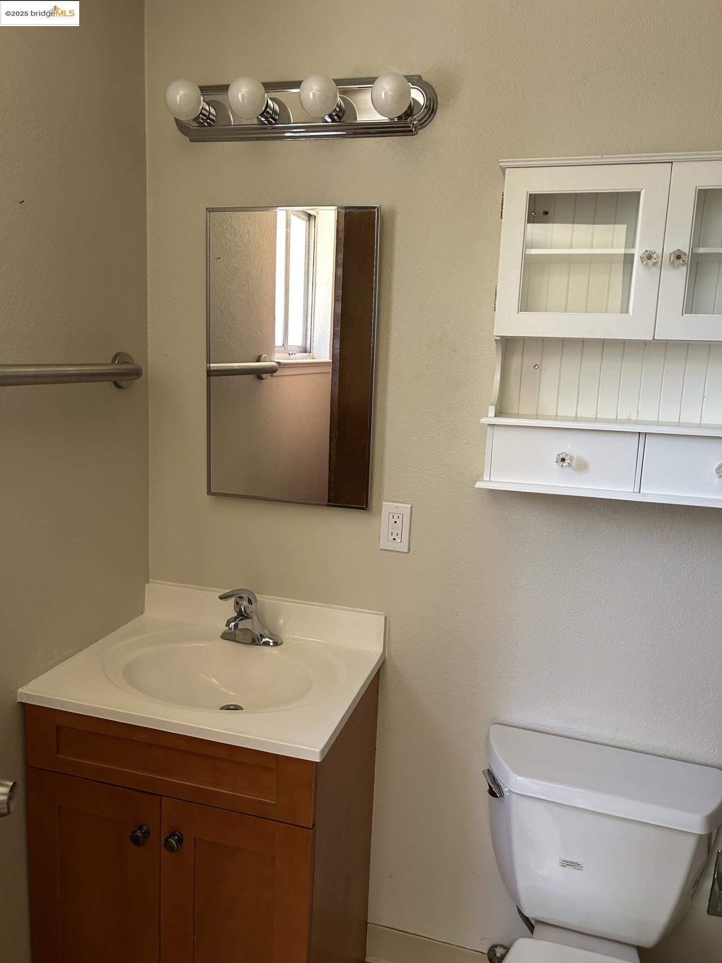 Detail Gallery Image 4 of 27 For 2358 Wright Ave, Pinole,  CA 94564 - 3 Beds | 2 Baths