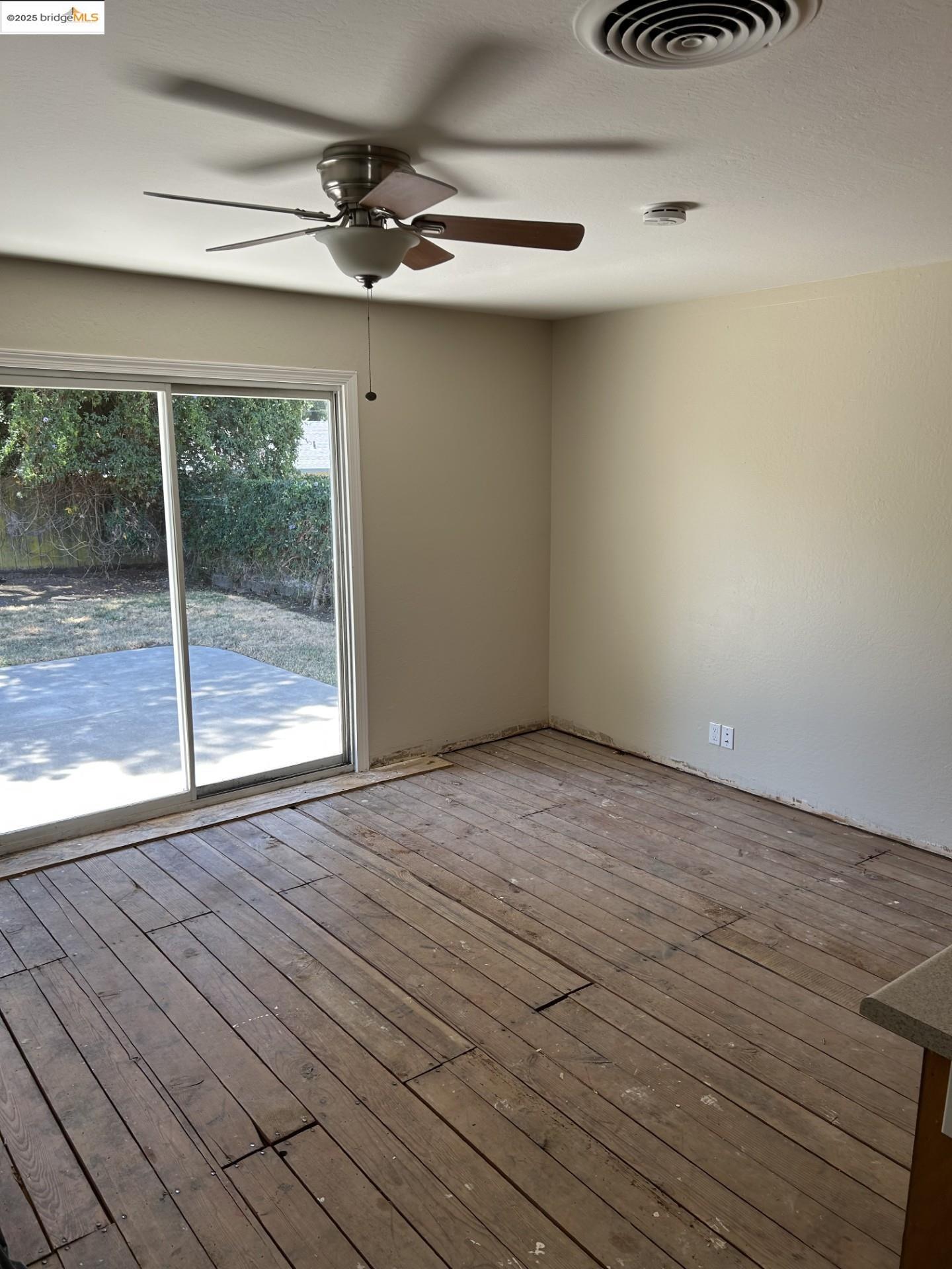 Detail Gallery Image 9 of 27 For 2358 Wright Ave, Pinole,  CA 94564 - 3 Beds | 2 Baths