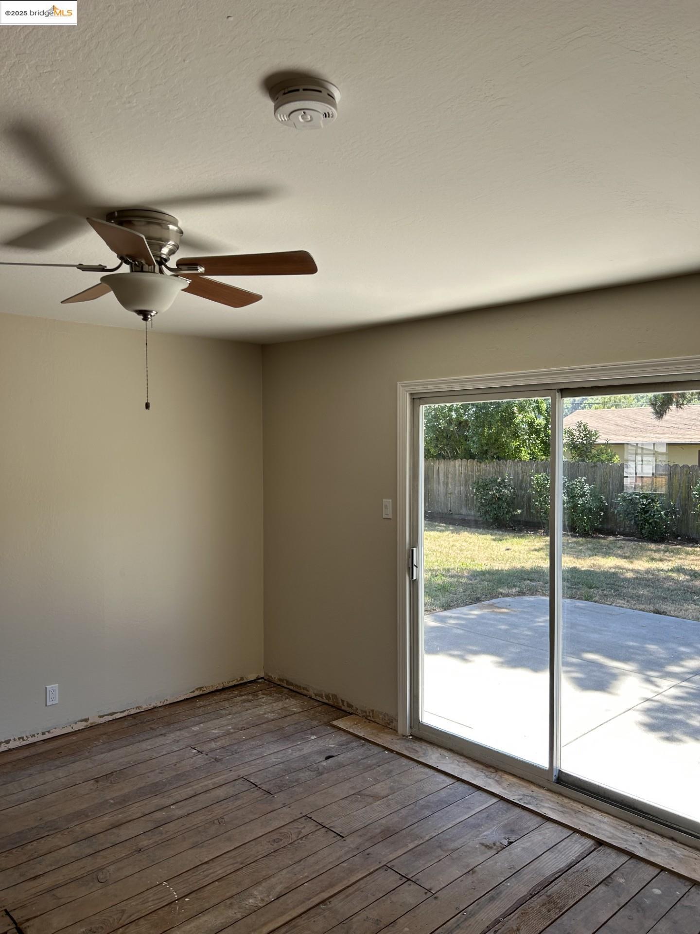 Detail Gallery Image 10 of 27 For 2358 Wright Ave, Pinole,  CA 94564 - 3 Beds | 2 Baths