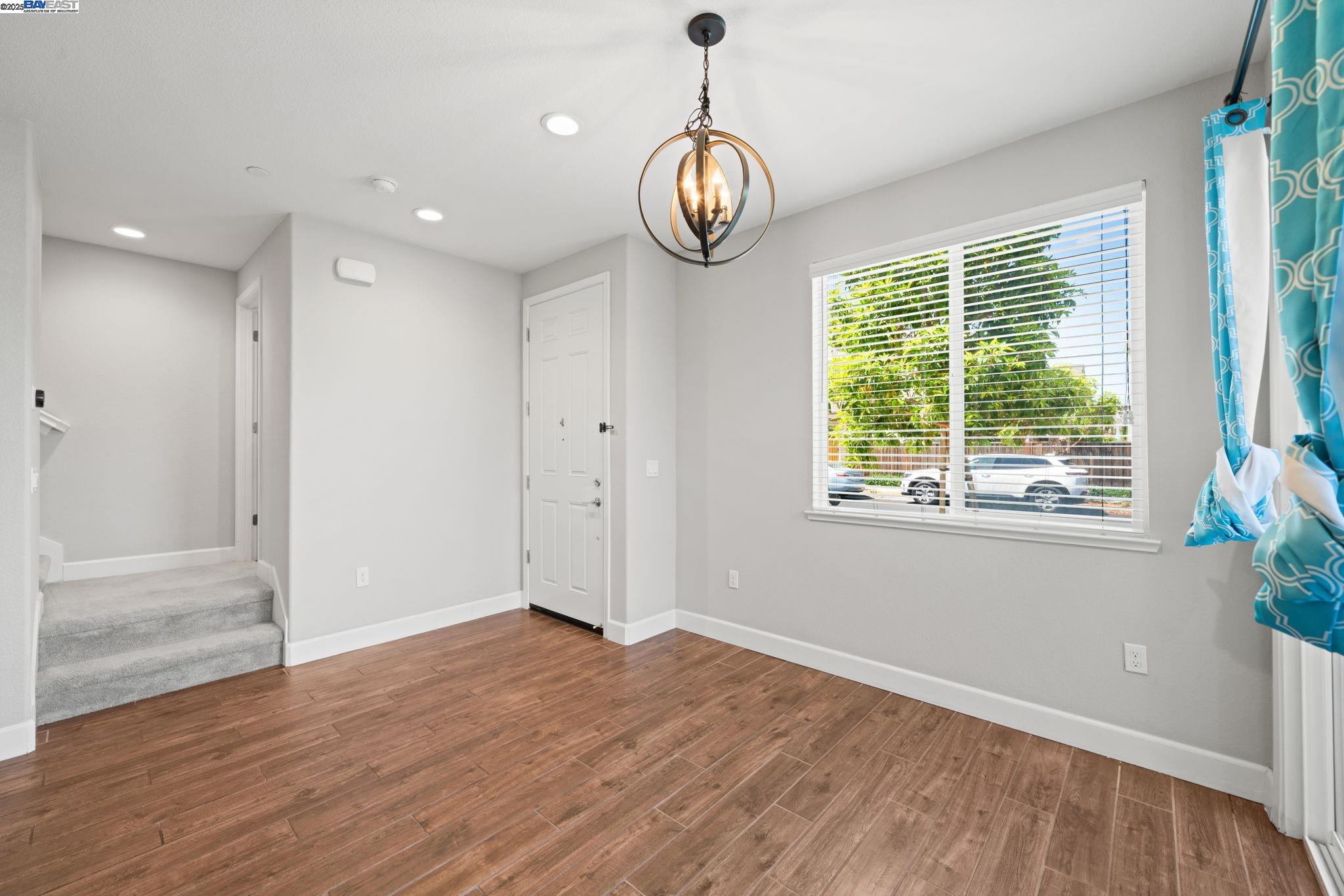Detail Gallery Image 11 of 48 For 8563 Schooner Way, Newark,  CA 94560 - 4 Beds | 2/1 Baths