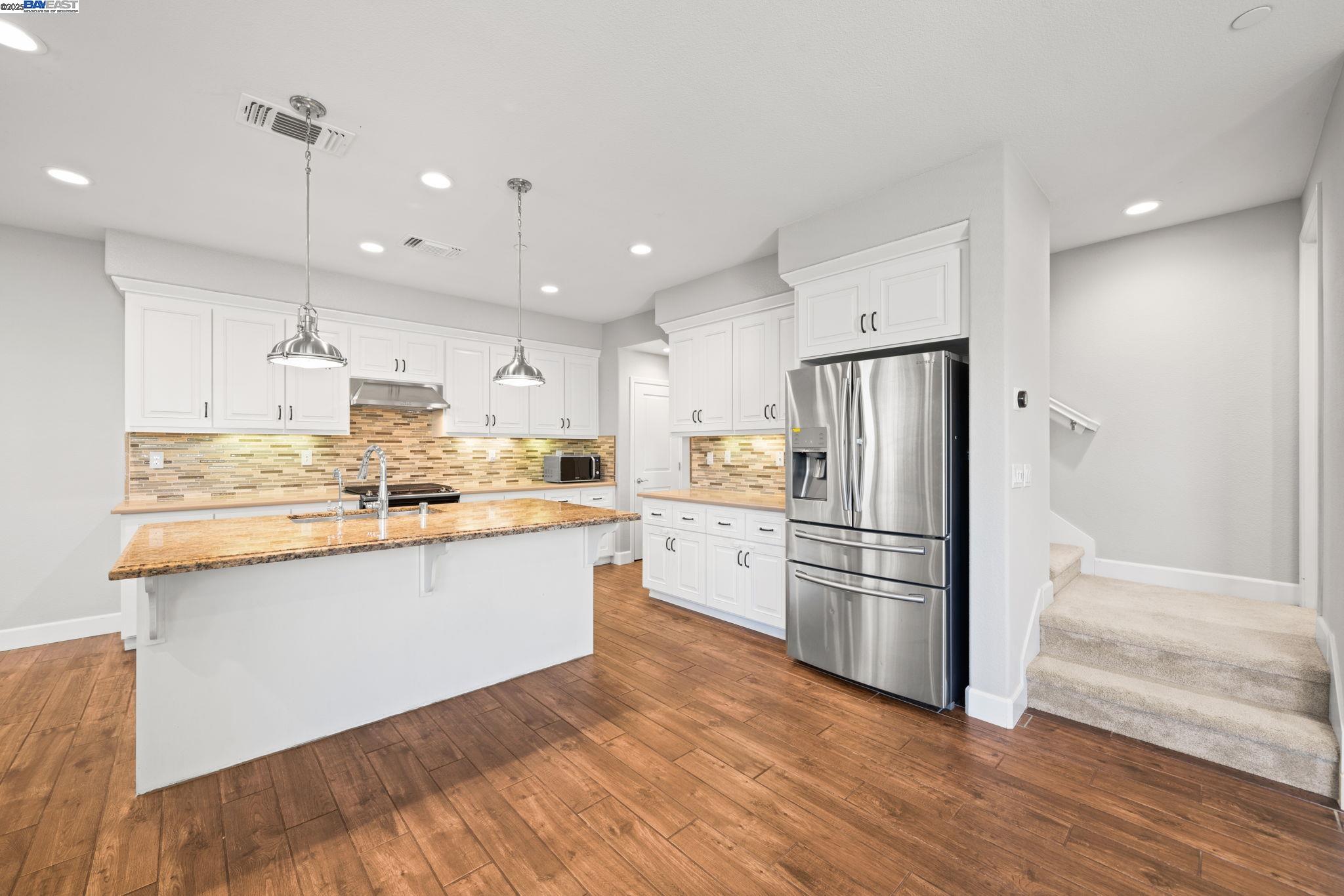 Detail Gallery Image 12 of 48 For 8563 Schooner Way, Newark,  CA 94560 - 4 Beds | 2/1 Baths