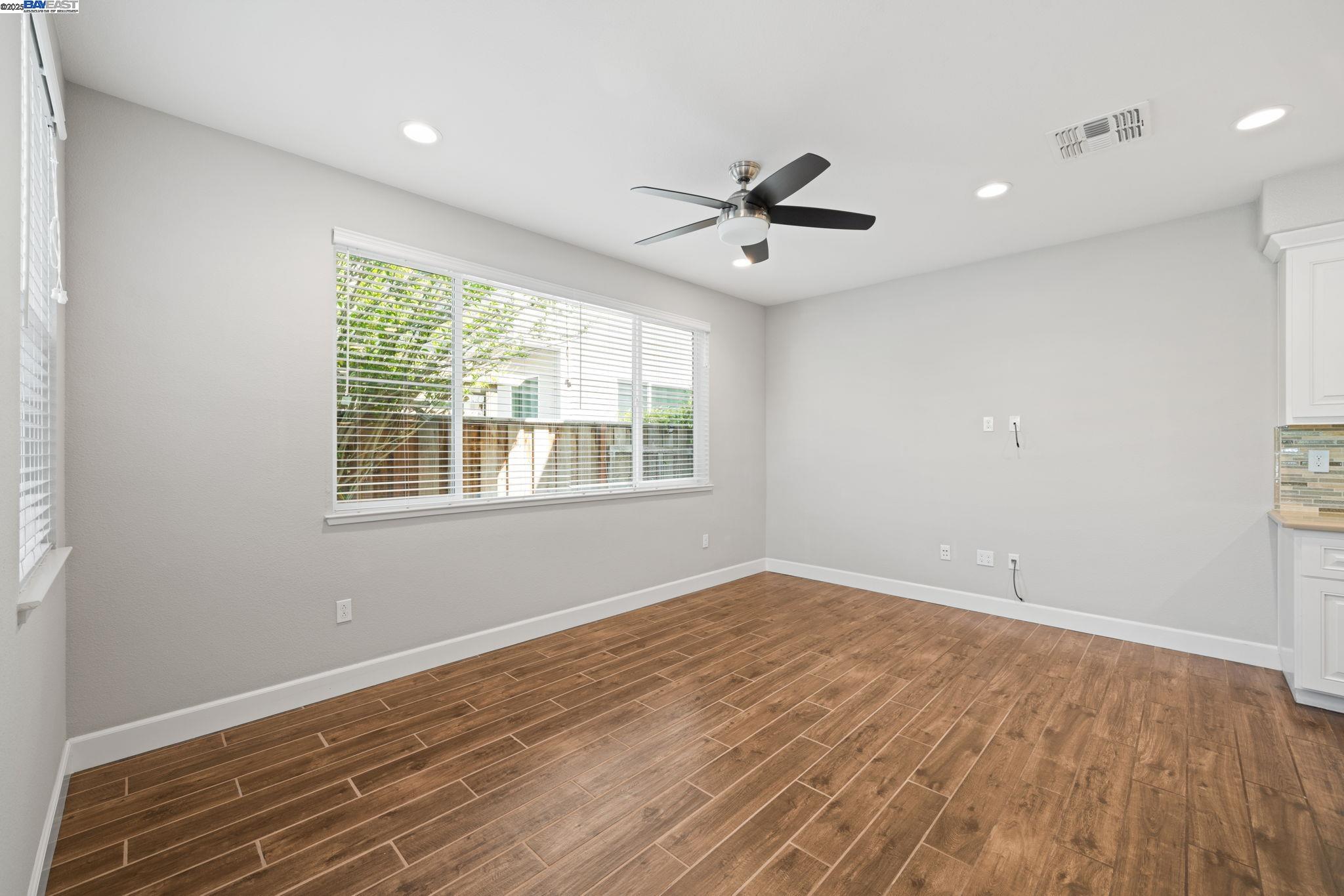 Detail Gallery Image 13 of 48 For 8563 Schooner Way, Newark,  CA 94560 - 4 Beds | 2/1 Baths
