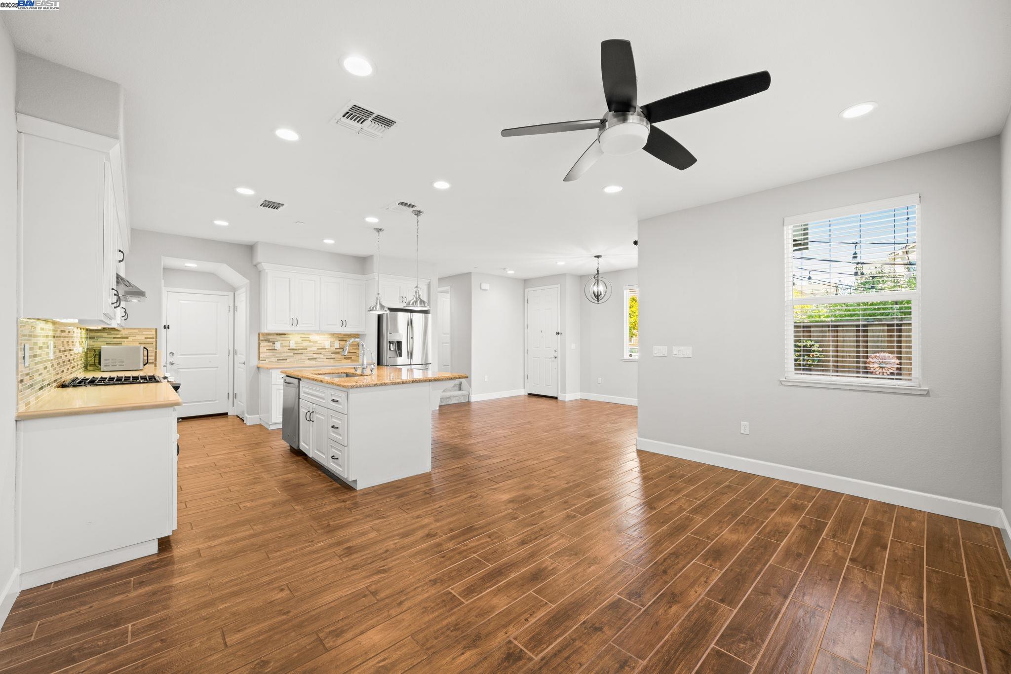 Detail Gallery Image 14 of 48 For 8563 Schooner Way, Newark,  CA 94560 - 4 Beds | 2/1 Baths